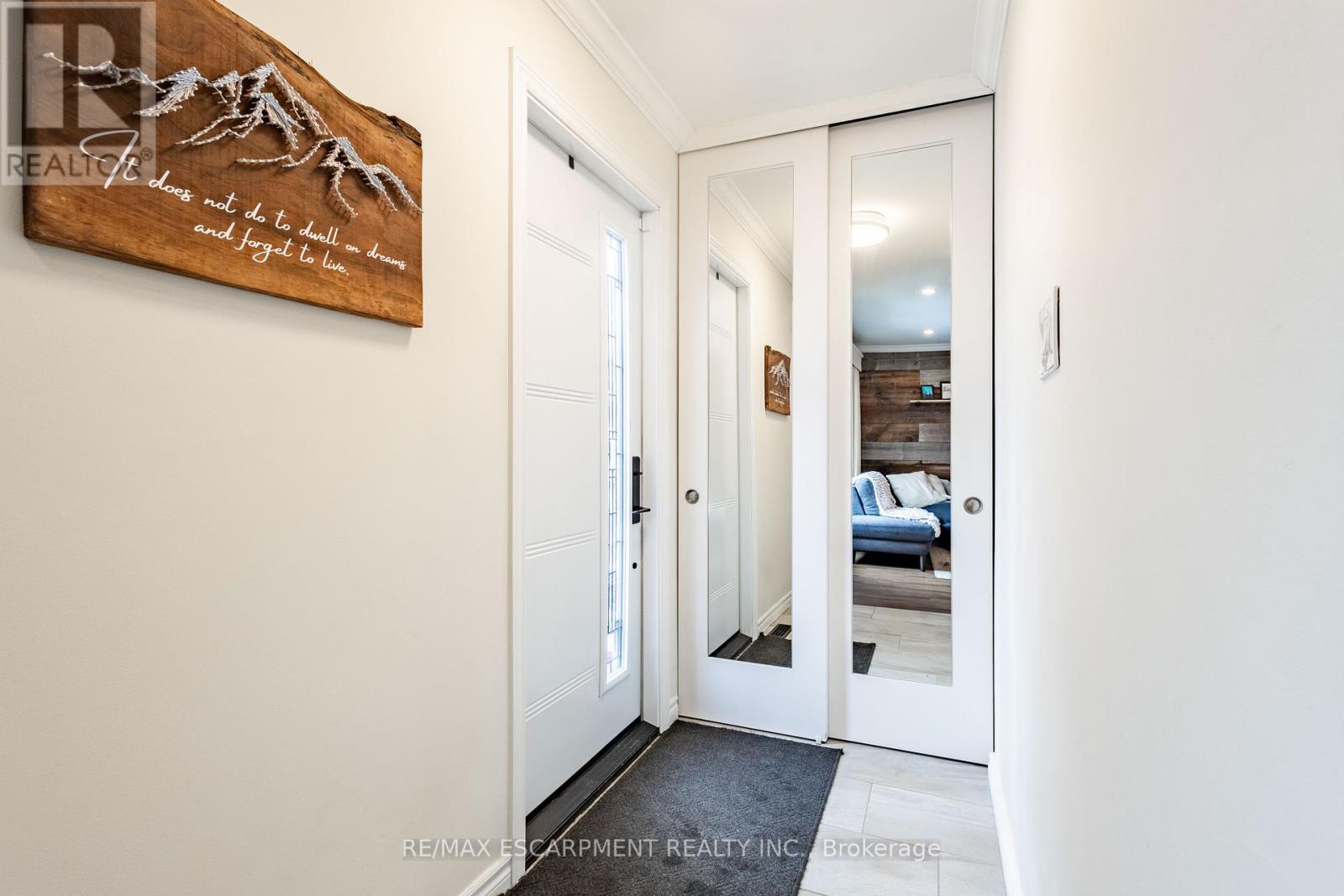 72 Athenia Drive, Hamilton, Ontario  L8J 1S8 - Photo 2 - X13013514