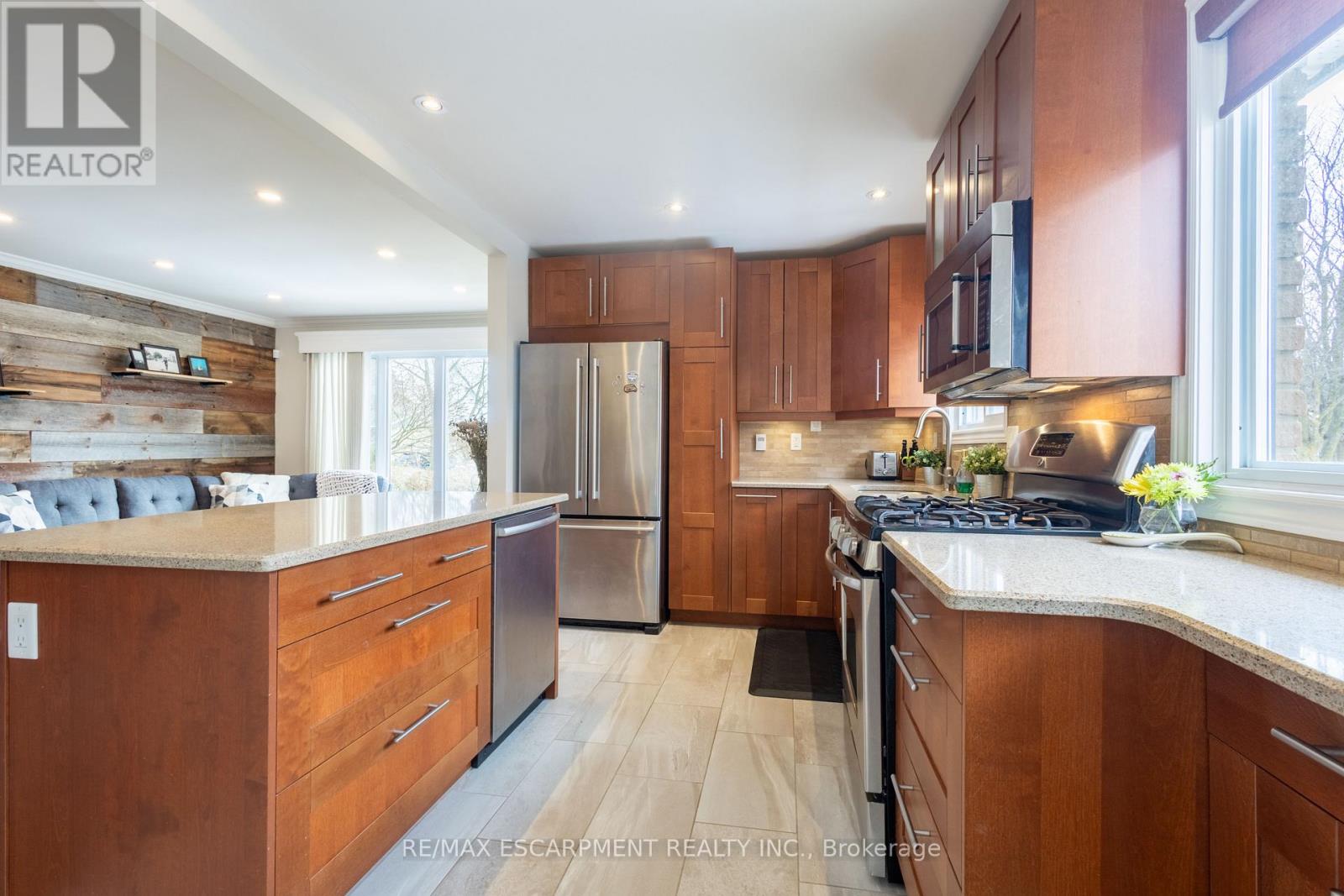 72 Athenia Drive, Hamilton, Ontario  L8J 1S8 - Photo 9 - X13013514