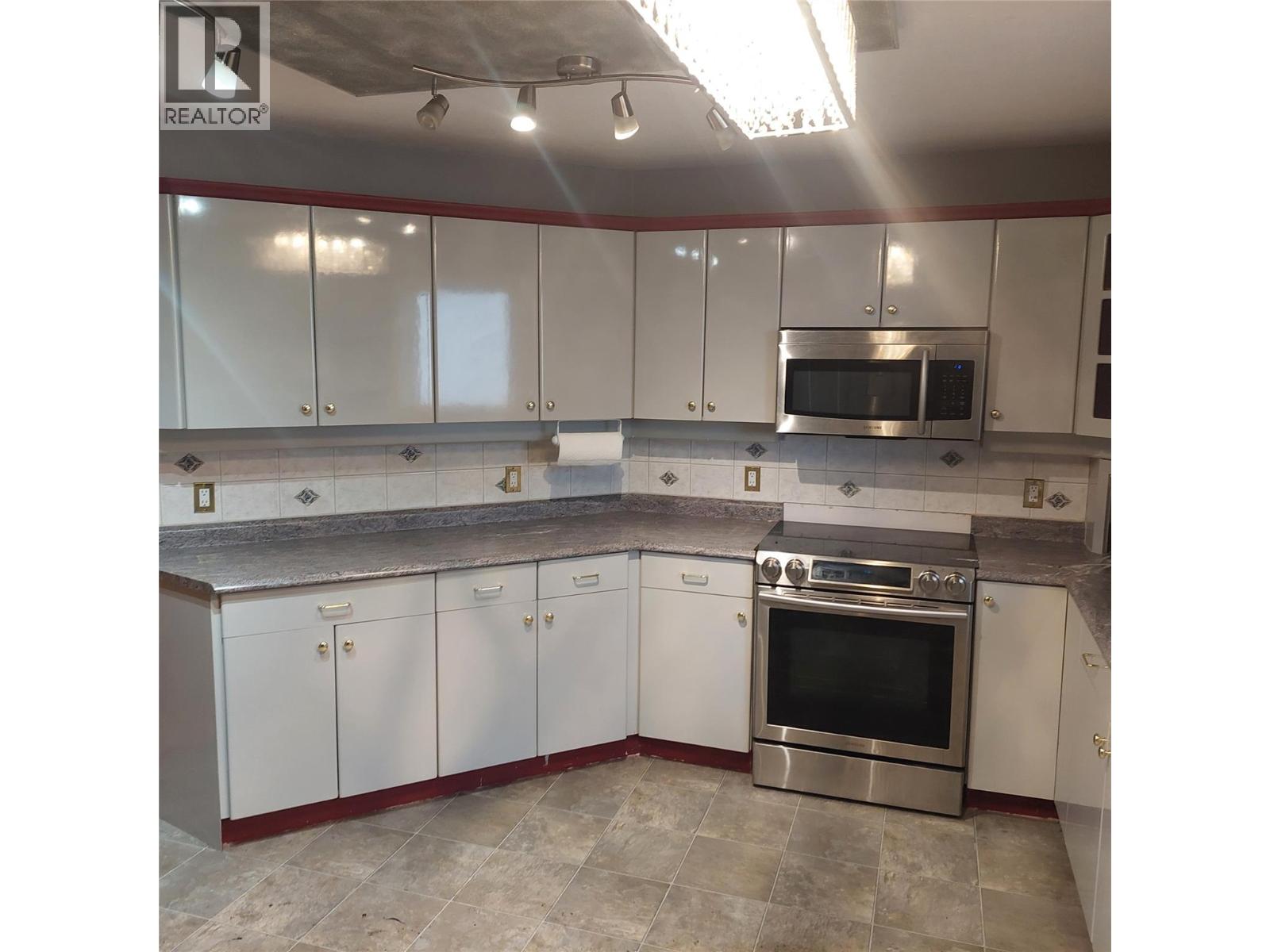 197 Ritchie Court, Kelowna, British Columbia  V1V 2A8 - Photo 3 - 10383708