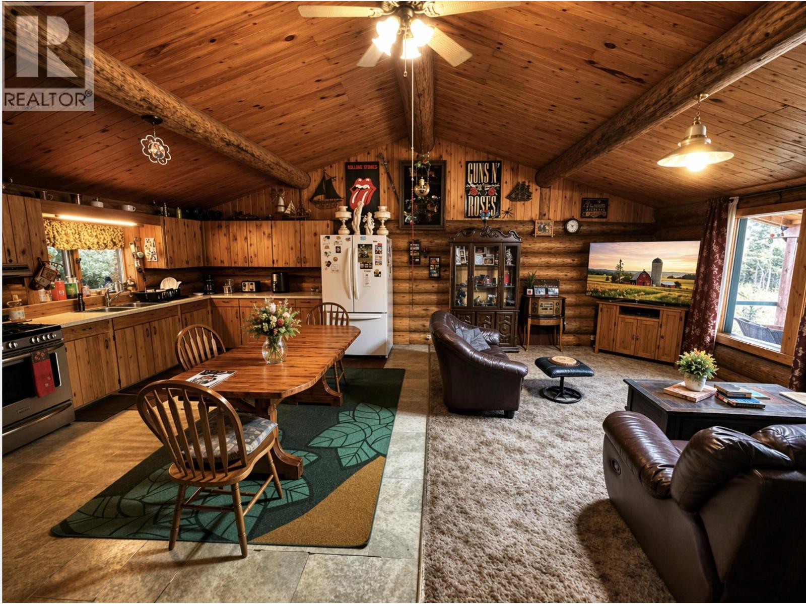 6265 Horse Lake Road, Horse Lake, British Columbia  V0K 2E3 - Photo 6 - R3111125