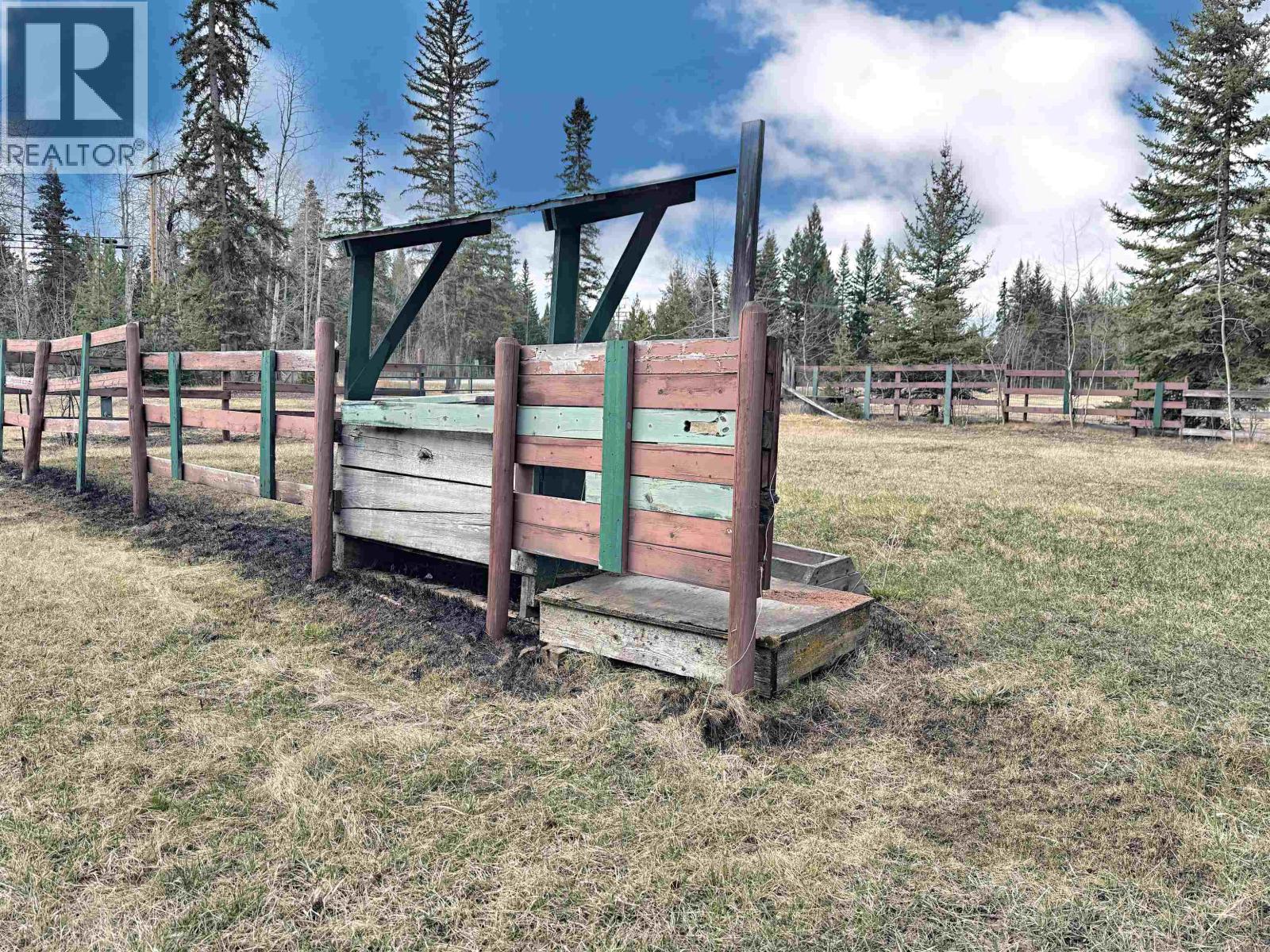 6265 Horse Lake Road, Horse Lake, British Columbia  V0K 2E3 - Photo 31 - R3111125