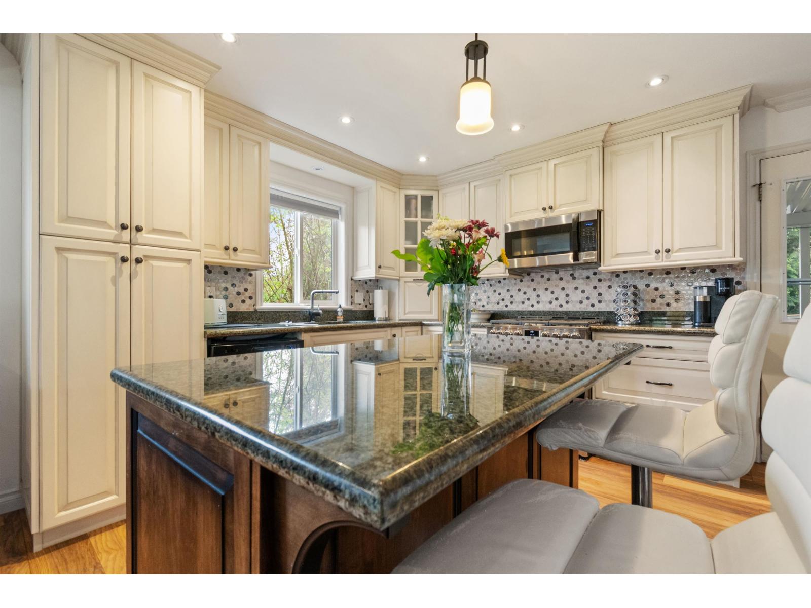 46000 Bonny Avenue, Chilliwack Proper East, Chilliwack, British Columbia  V2P 3H6 - Photo 2 - R3111433