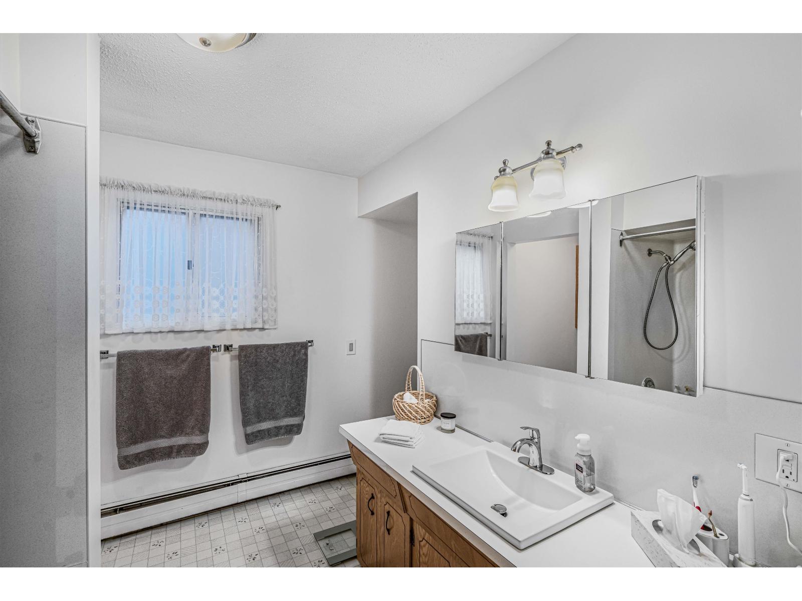 31908 Old Yale Road, Abbotsford, British Columbia  V2T 2C6 - Photo 12 - R3079577