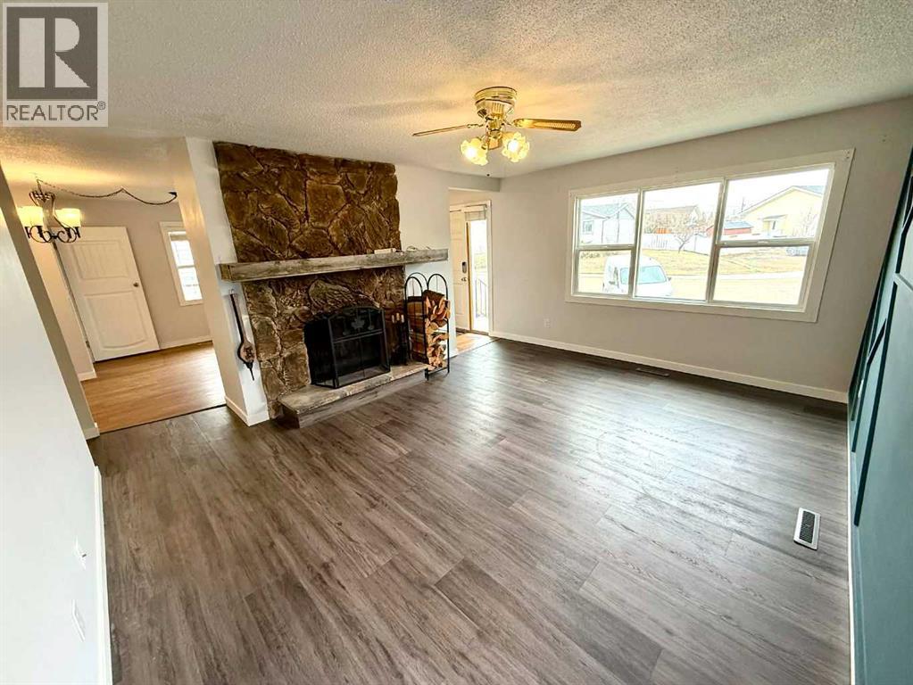 716 Bankview Drive, Drumheller, Alberta  T0J 0Y5 - Photo 3 - A2301422