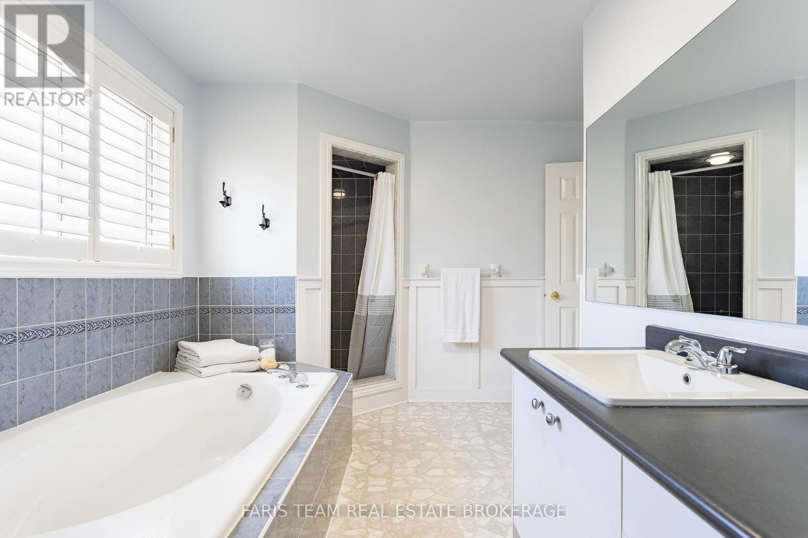 11 Berry Court, Barrie, Ontario  L4N 0J6 - Photo 25 - S12986420