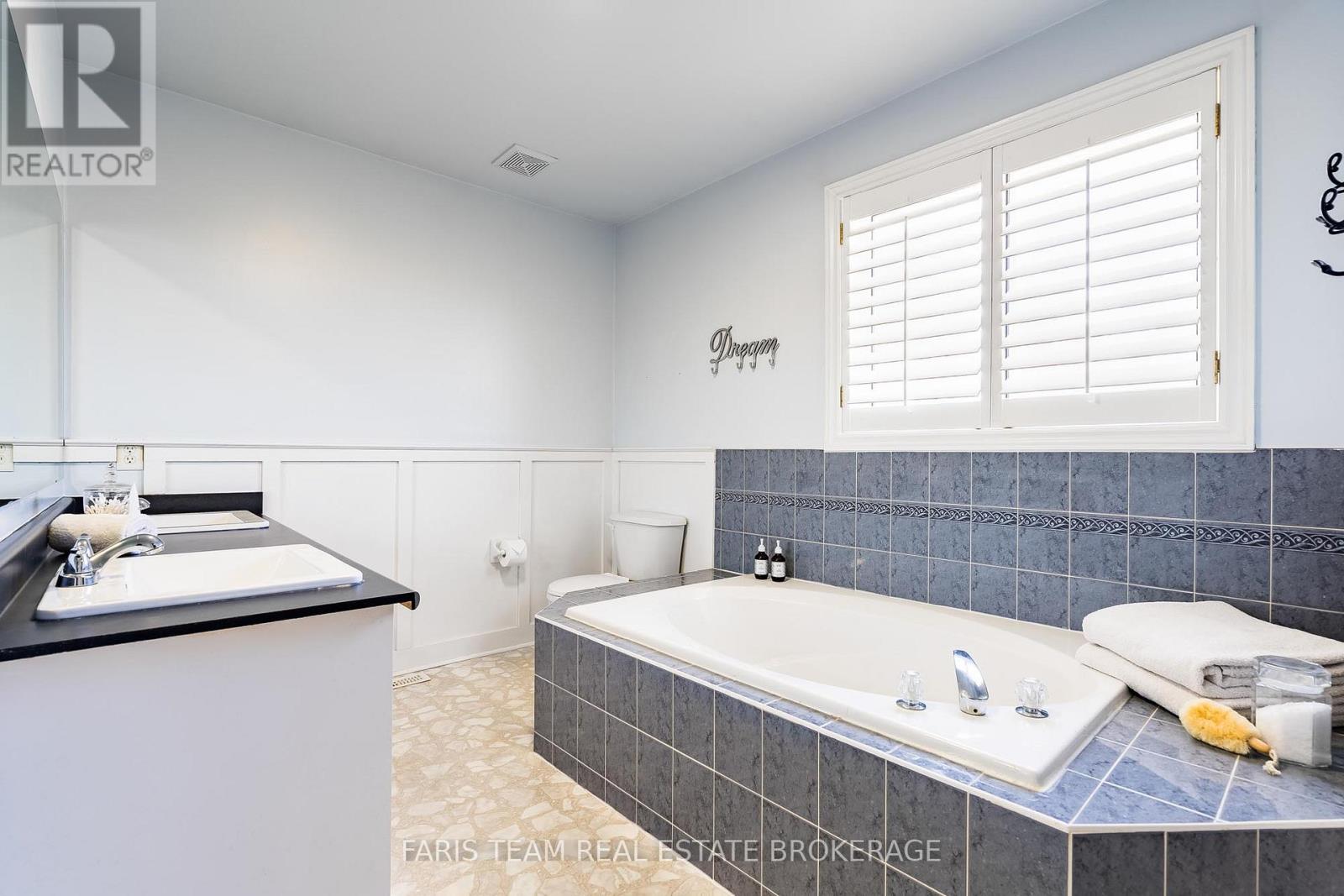 11 Berry Court, Barrie, Ontario  L4N 0J6 - Photo 24 - S12986420