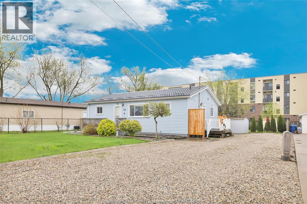 329 Parkside Drive, Mcgregor, Ontario  N0R 1J0 - Photo 2 - 26008459