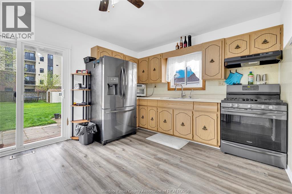 329 Parkside Drive, Mcgregor, Ontario  N0R 1J0 - Photo 5 - 26008459