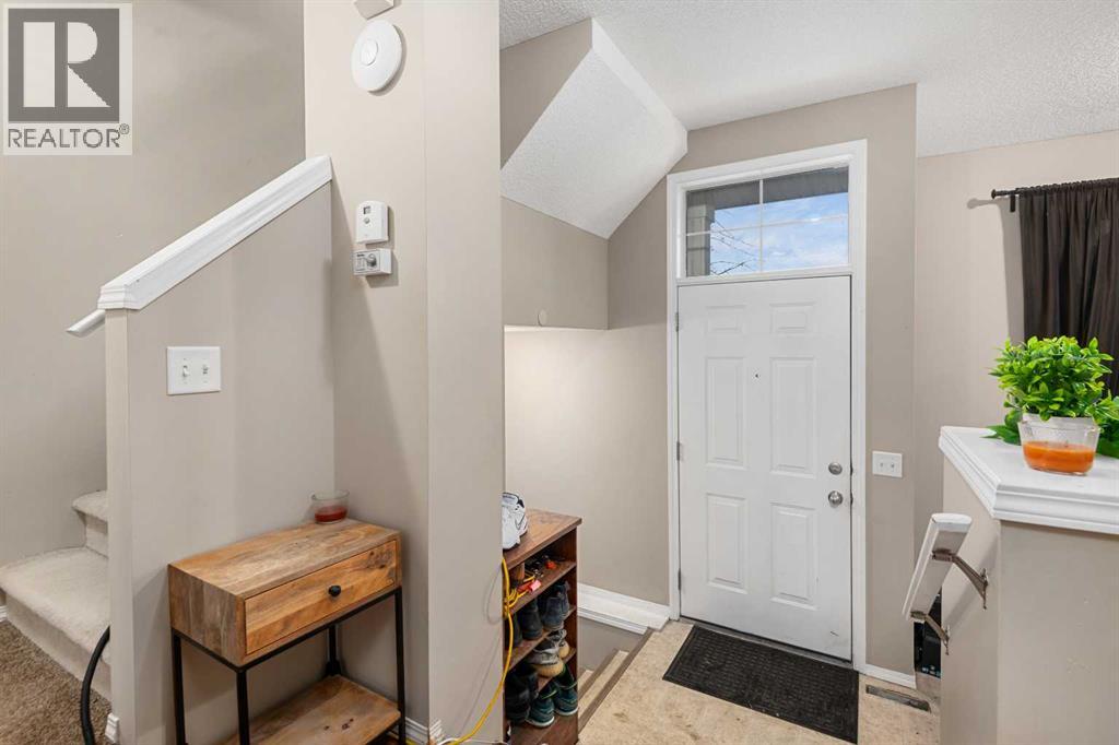 205 Mckenzie Towne Gate Se, Calgary, Alberta  T2Z 4G2 - Photo 5 - A2276192