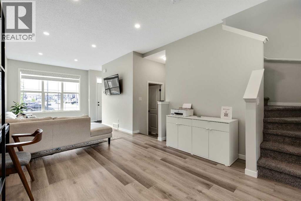 46 Creekstone Path SW, Calgary, Alberta  T2X 4P7 - Photo 7 - A2297942