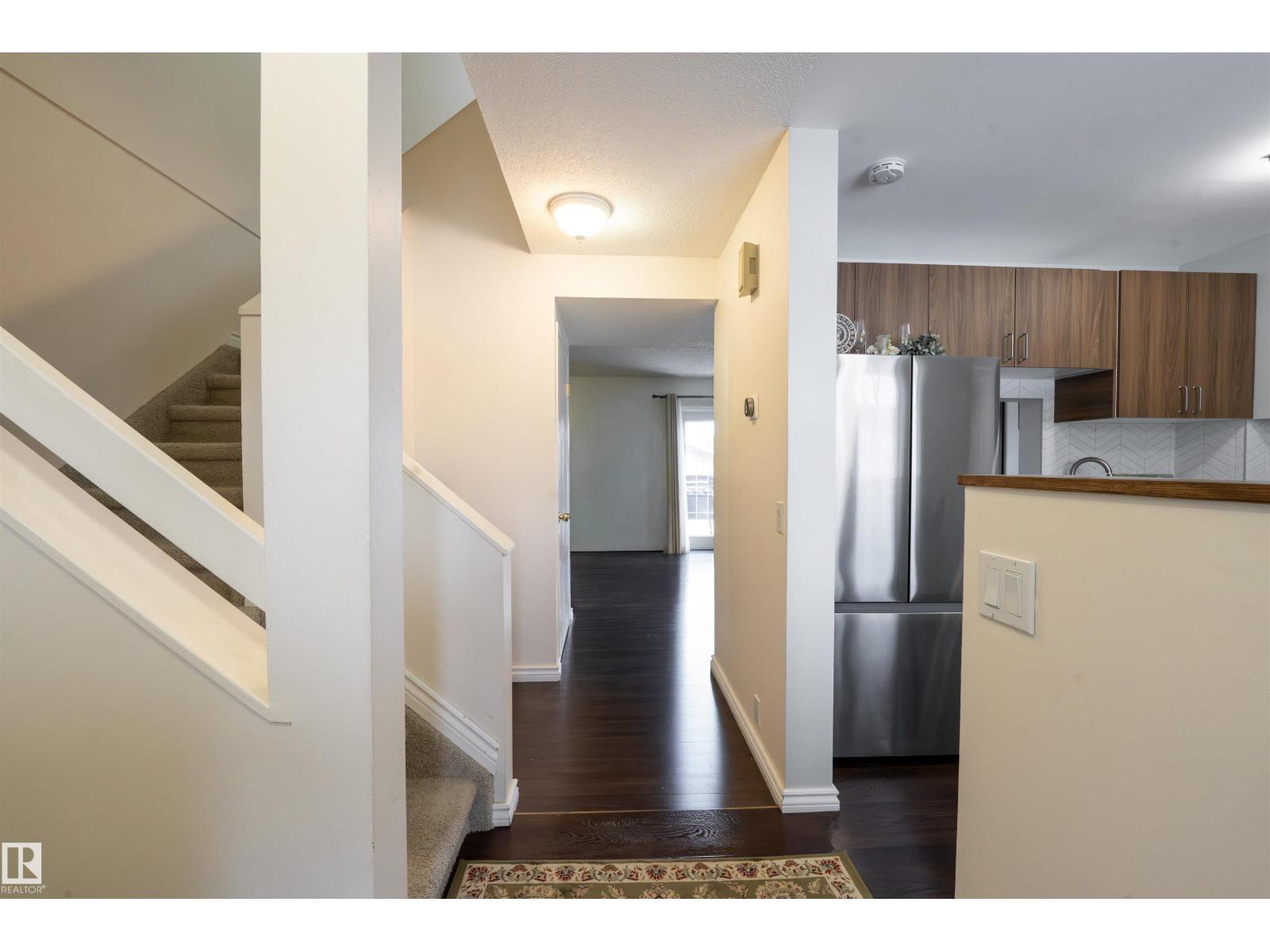 1728 37 St Nw, Edmonton, Alberta  T6L 2R7 - Photo 2 - E4482825