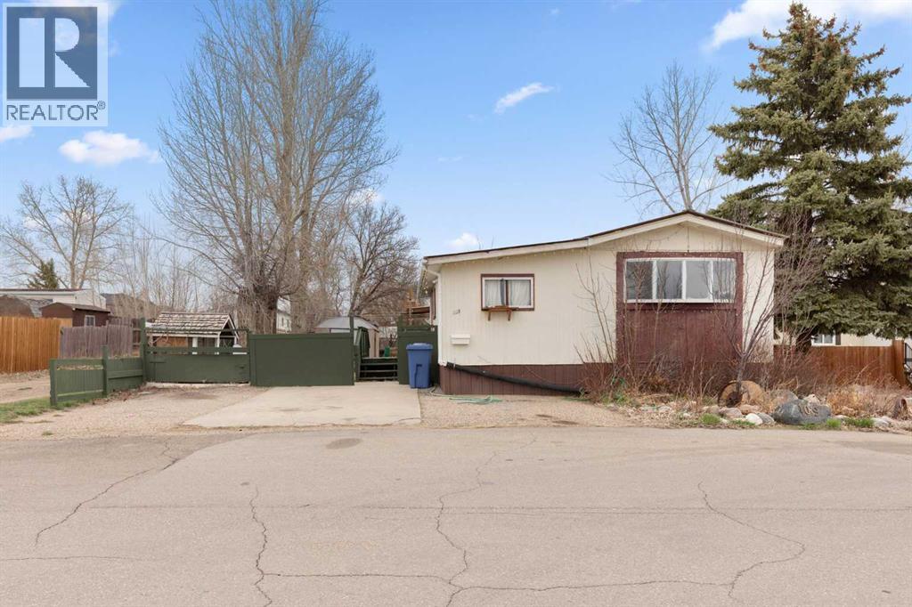 109, 4000 13 Avenue Se, Medicine Hat, Alberta  T1B 1J3 - Photo 1 - A2302938