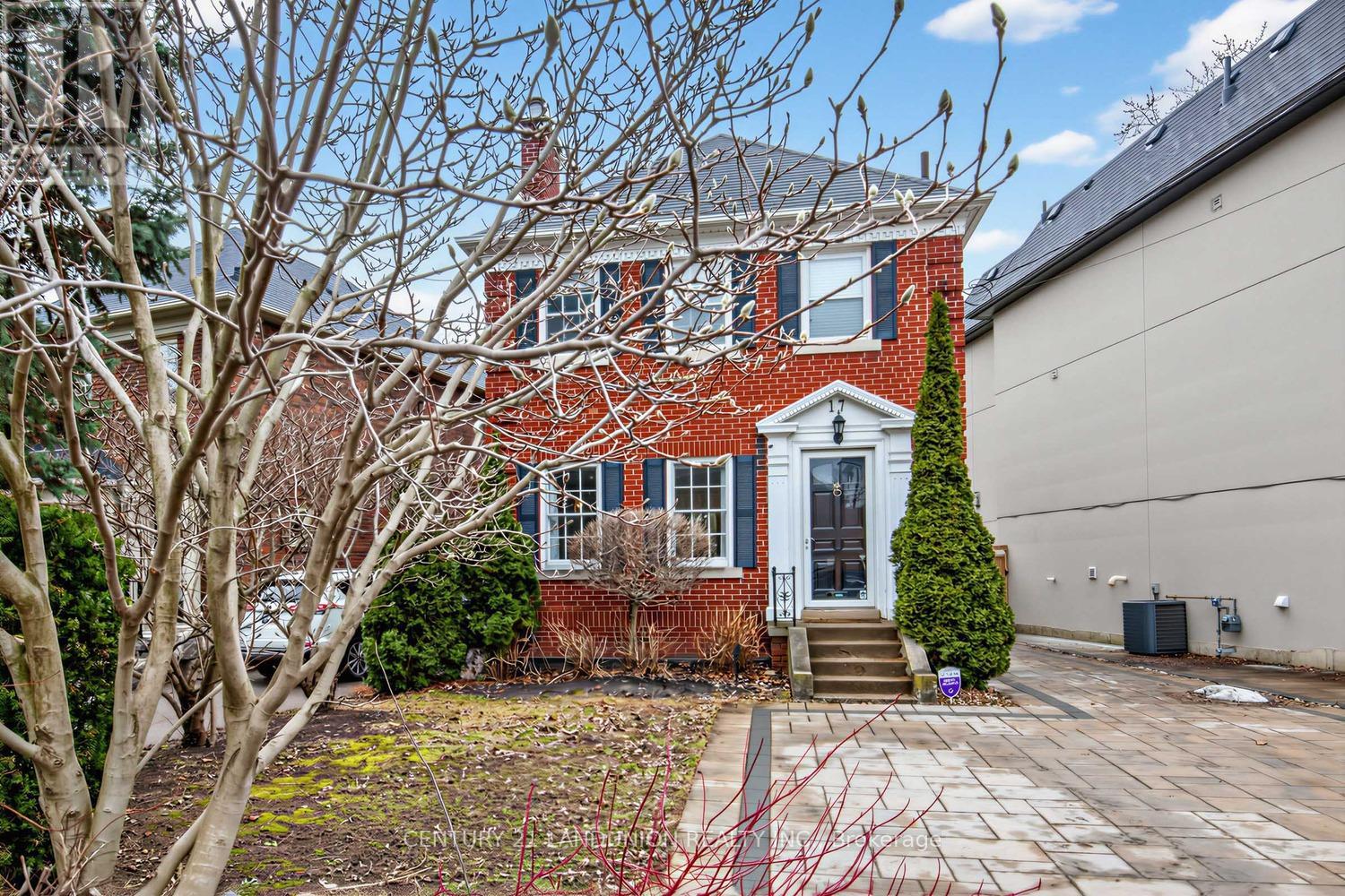 17 Otter Crescent, Toronto, Ontario  M5N 2W3 - Photo 2 - C13013858