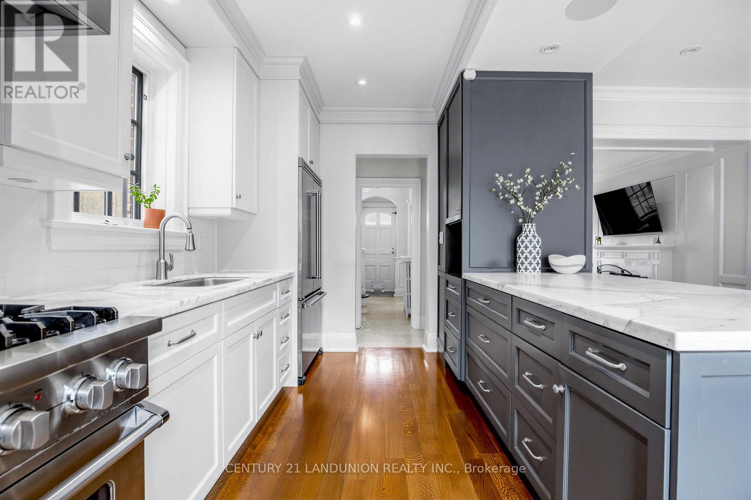 17 Otter Crescent, Toronto, Ontario  M5N 2W3 - Photo 9 - C13013858