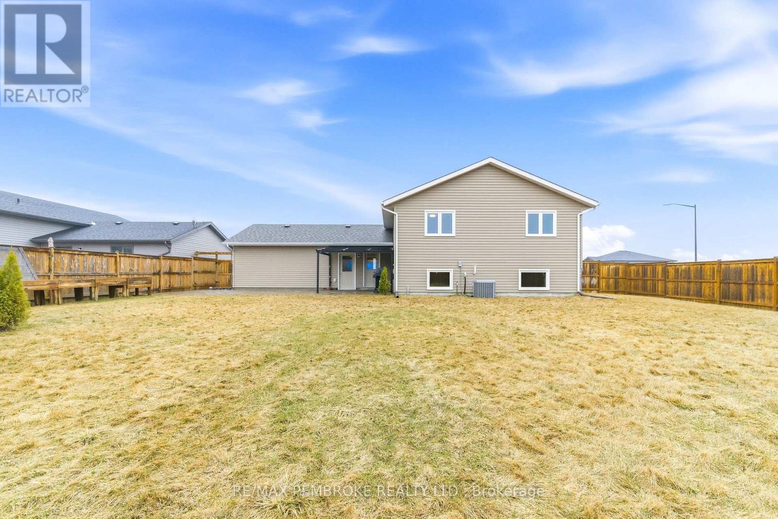 3 Nile Street, Petawawa, Ontario  K8H 0E8 - Photo 3 - X13013594