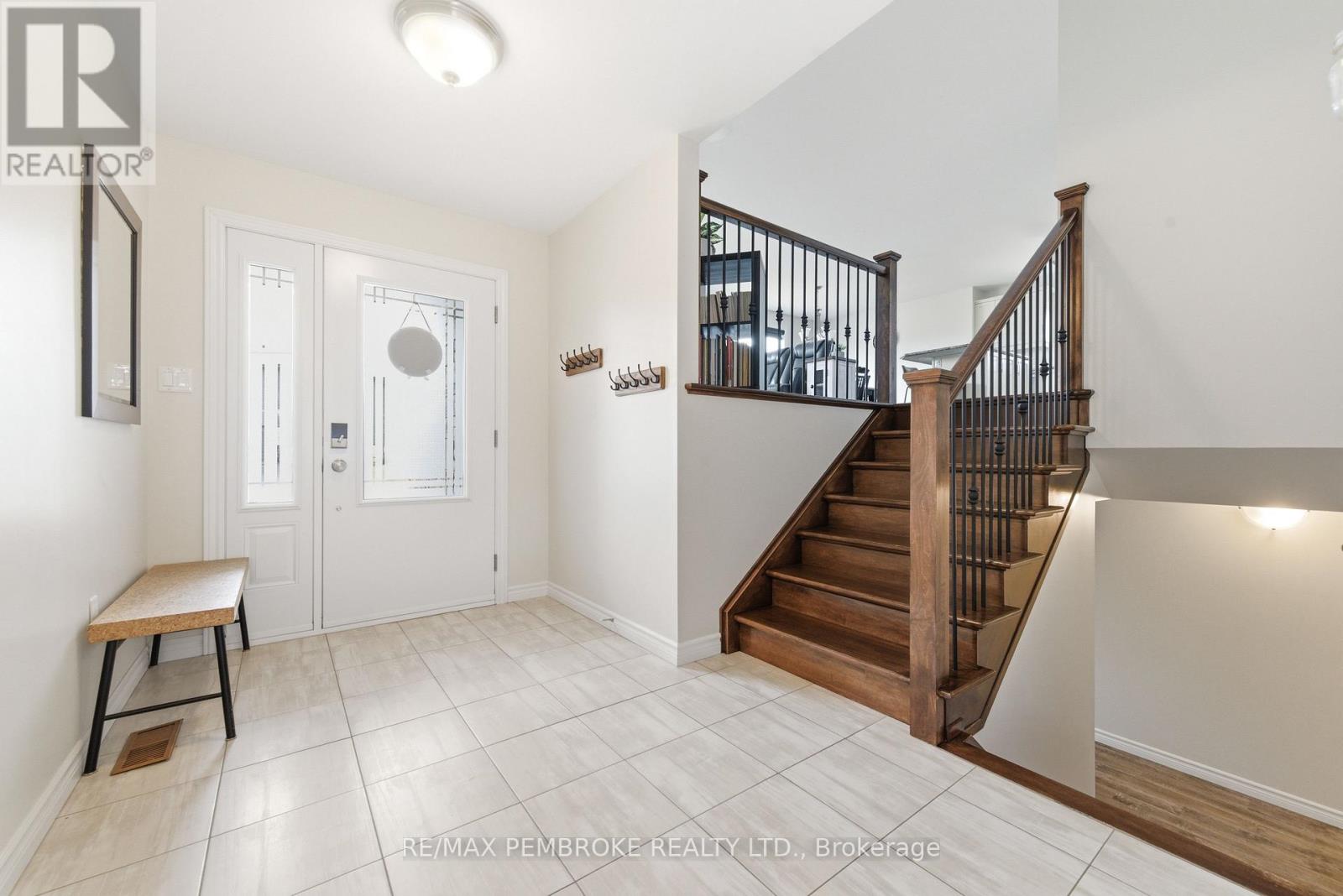 3 Nile Street, Petawawa, Ontario  K8H 0E8 - Photo 4 - X13013594