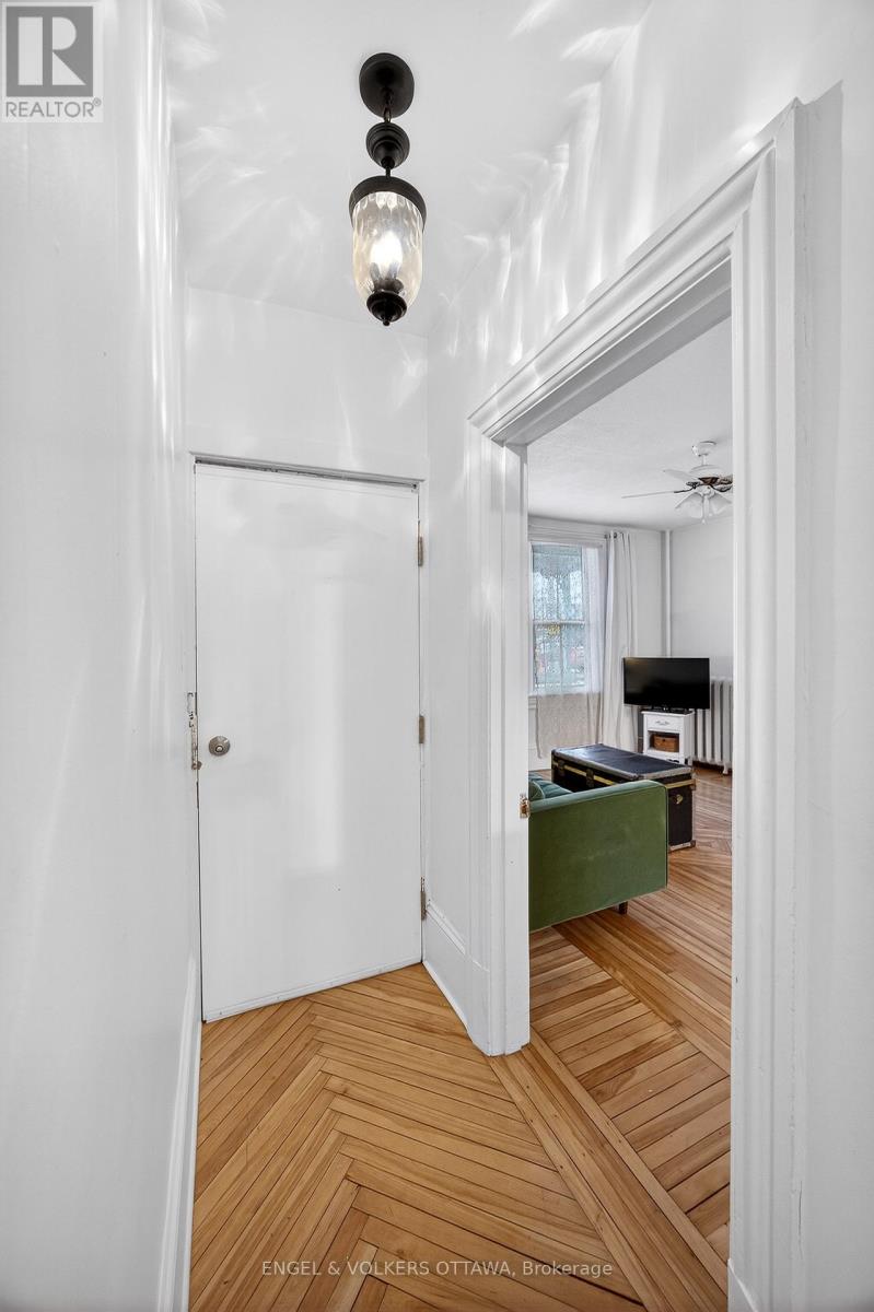 86 BruyÈre Street, Ottawa, Ontario  K1N 5C6 - Photo 4 - X13013718