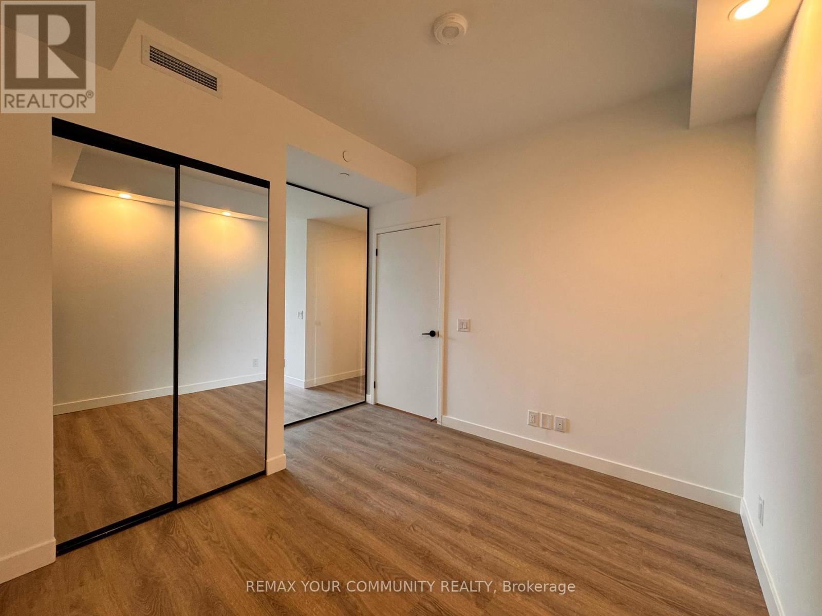 323 - 1050 Eastern Avenue, Toronto, Ontario  M4L 0B7 - Photo 4 - E13013820