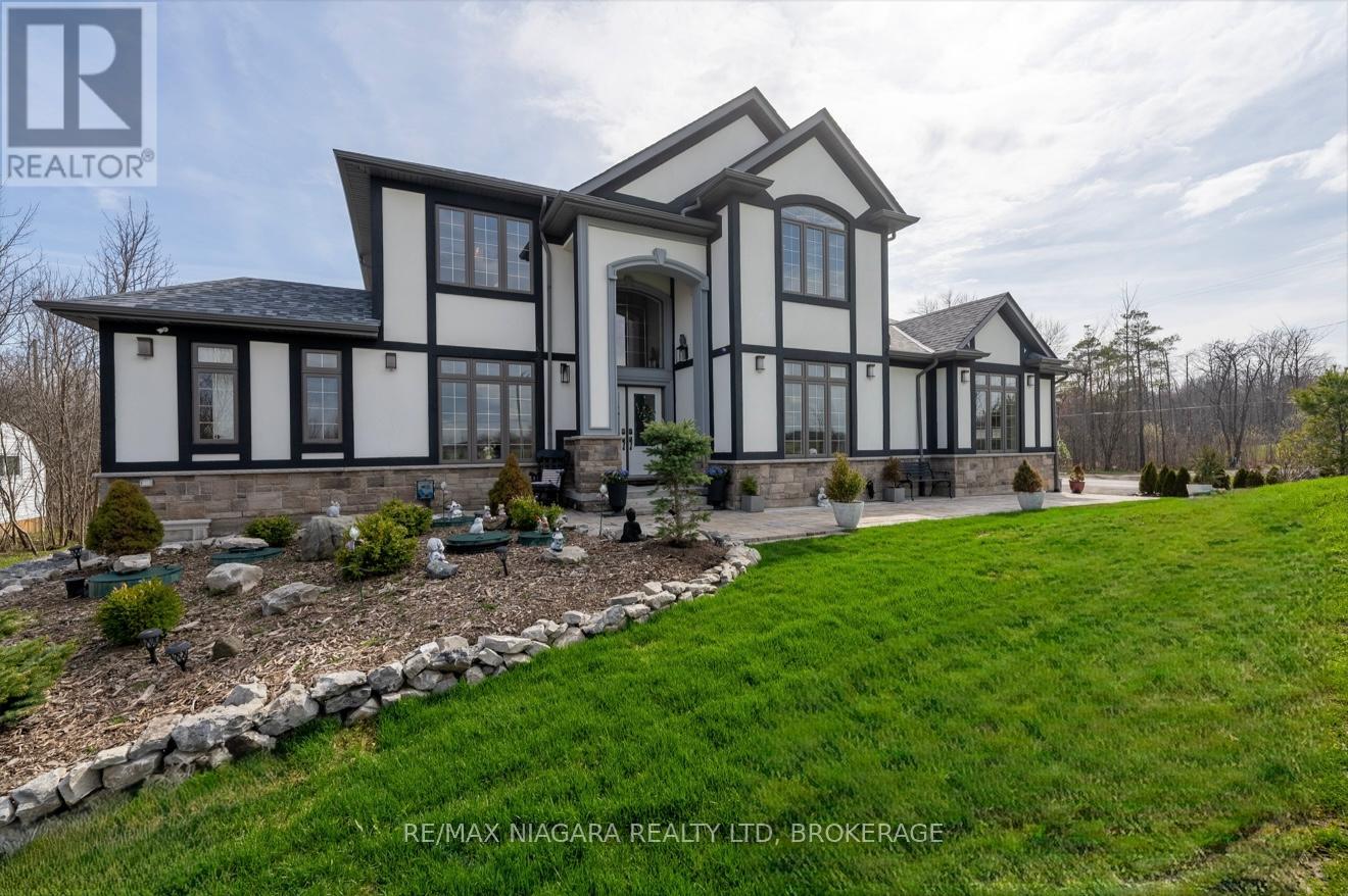 1040 Oakhill Boulevard, Fort Erie, Ontario  L2A 1N9 - Photo 2 - X13013658