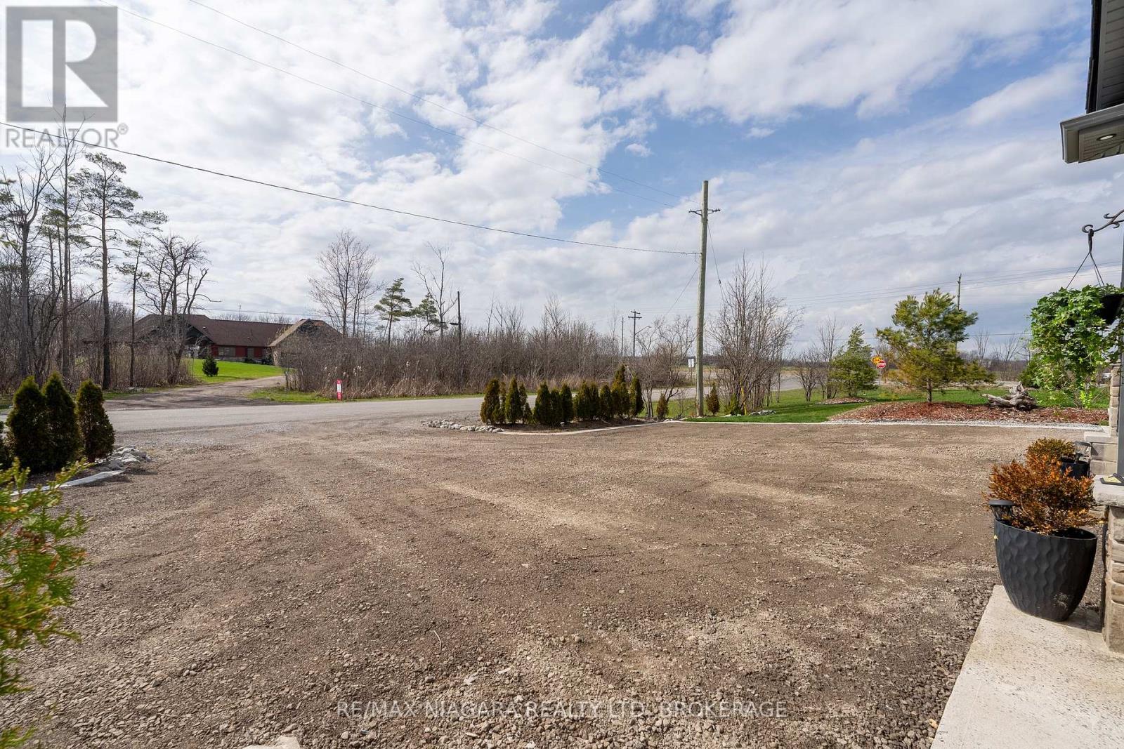 1040 Oakhill Boulevard, Fort Erie, Ontario  L2A 1N9 - Photo 44 - X13013658