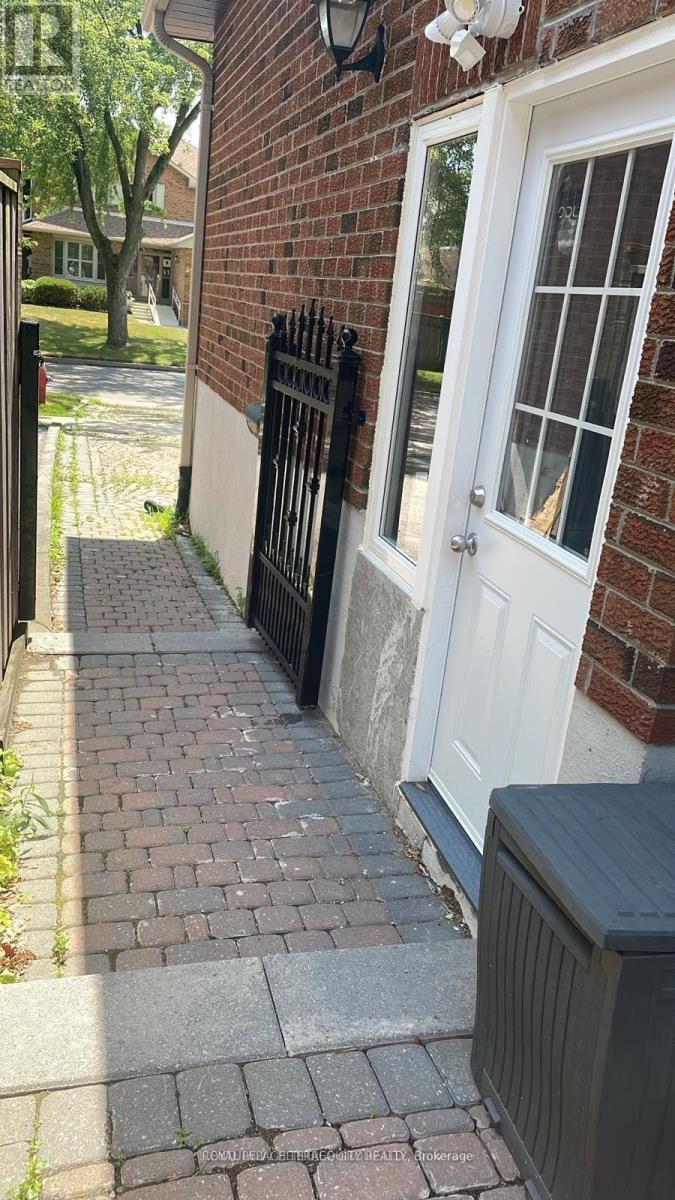 Basement Unit #2 - 37 Crystal Drive N, Richmond Hill, Ontario  L4C 7Y5 - Photo 3 - N13013688