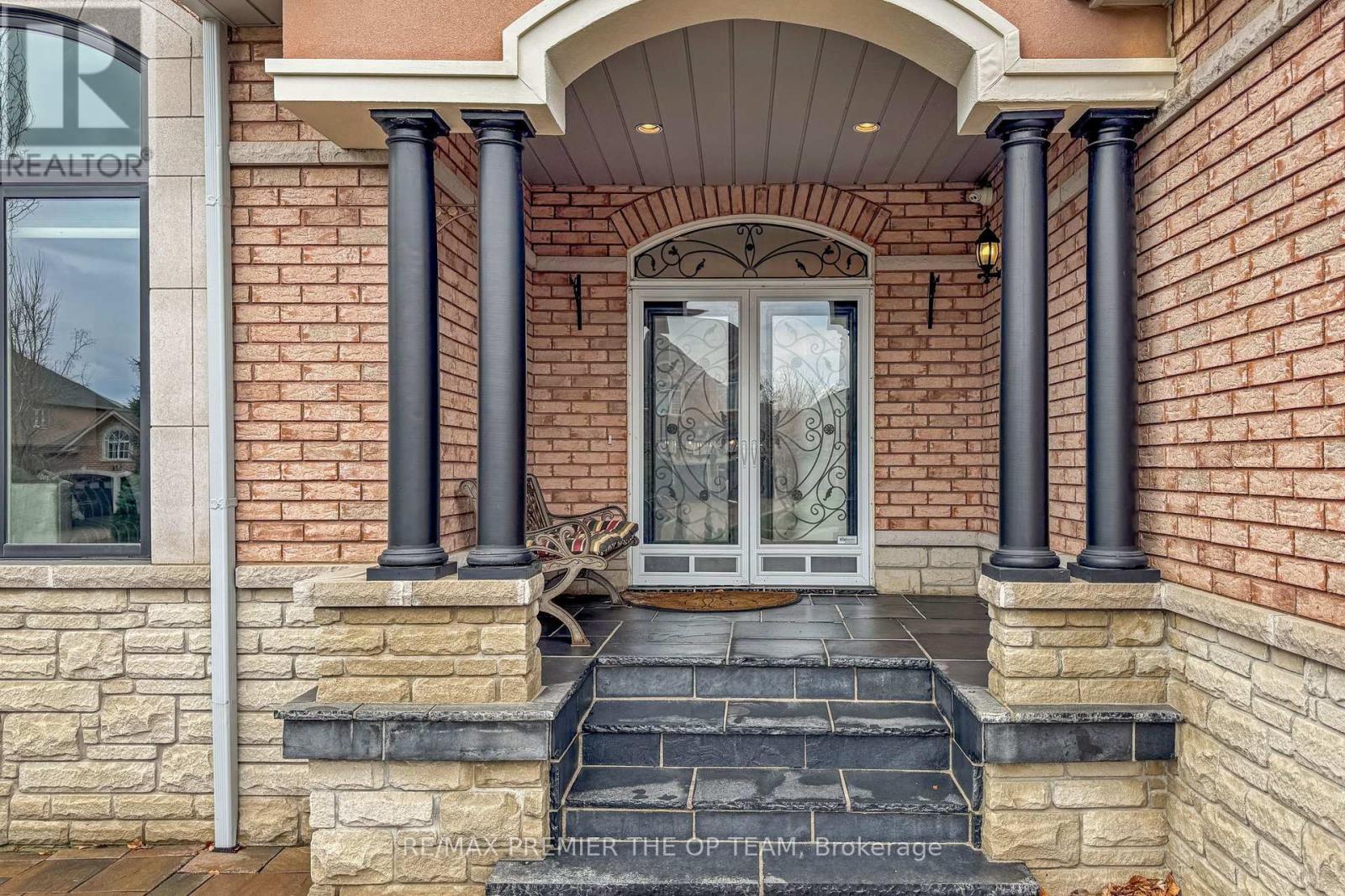 165 Novaview Crescent, Vaughan, Ontario  L4L 9L8 - Photo 6 - N13013748