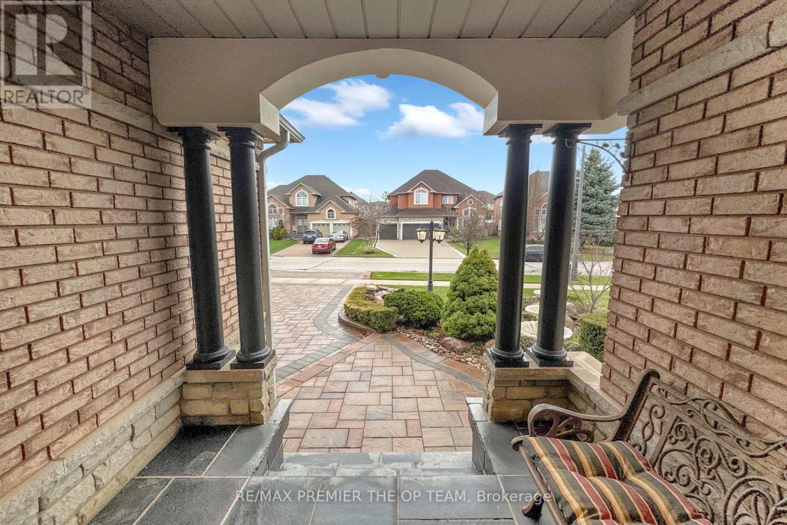 165 Novaview Crescent, Vaughan, Ontario  L4L 9L8 - Photo 7 - N13013748
