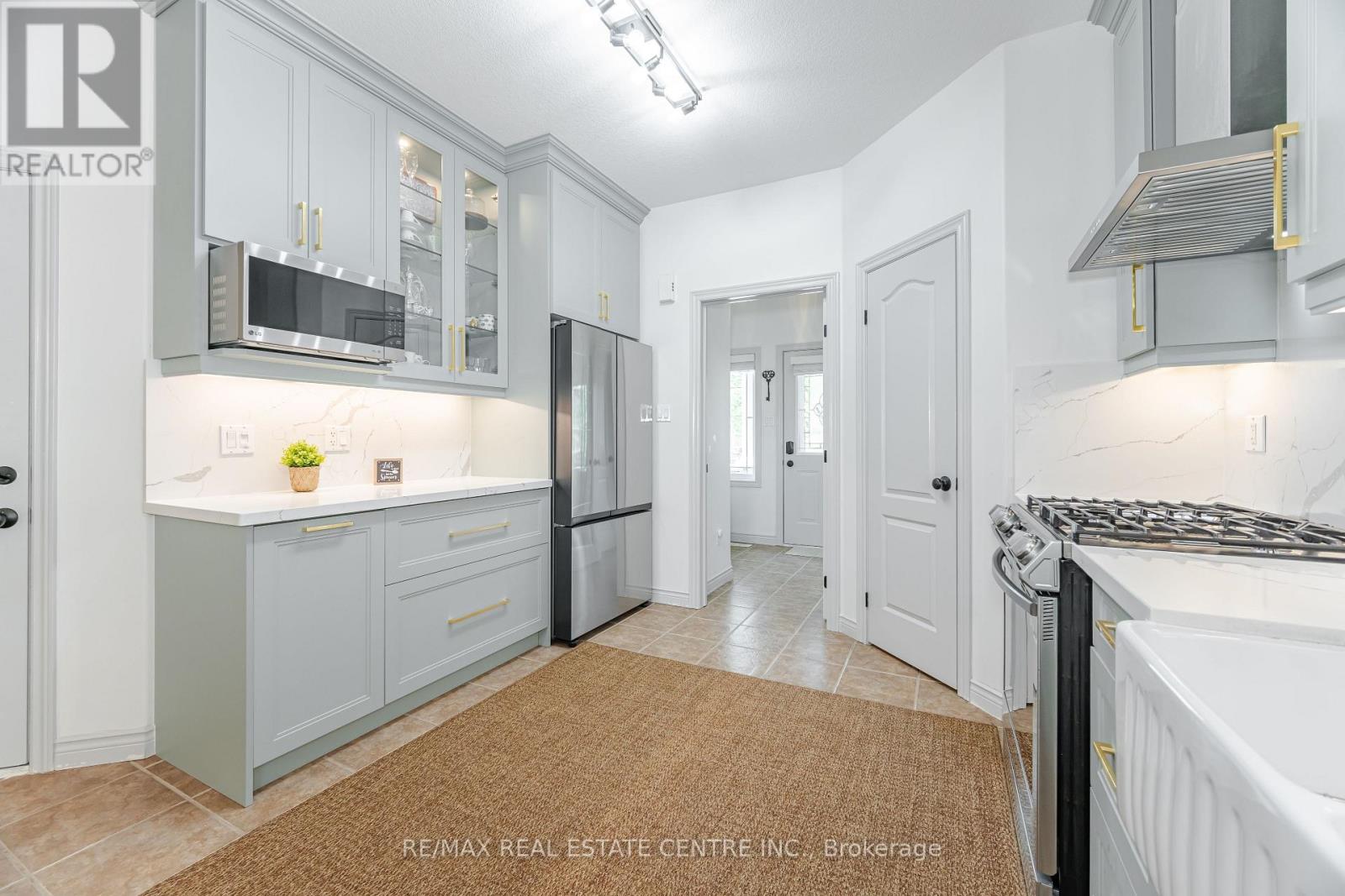 39 Stoneham Street, New Tecumseth, Ontario  L9R 2E6 - Photo 8 - N13013834