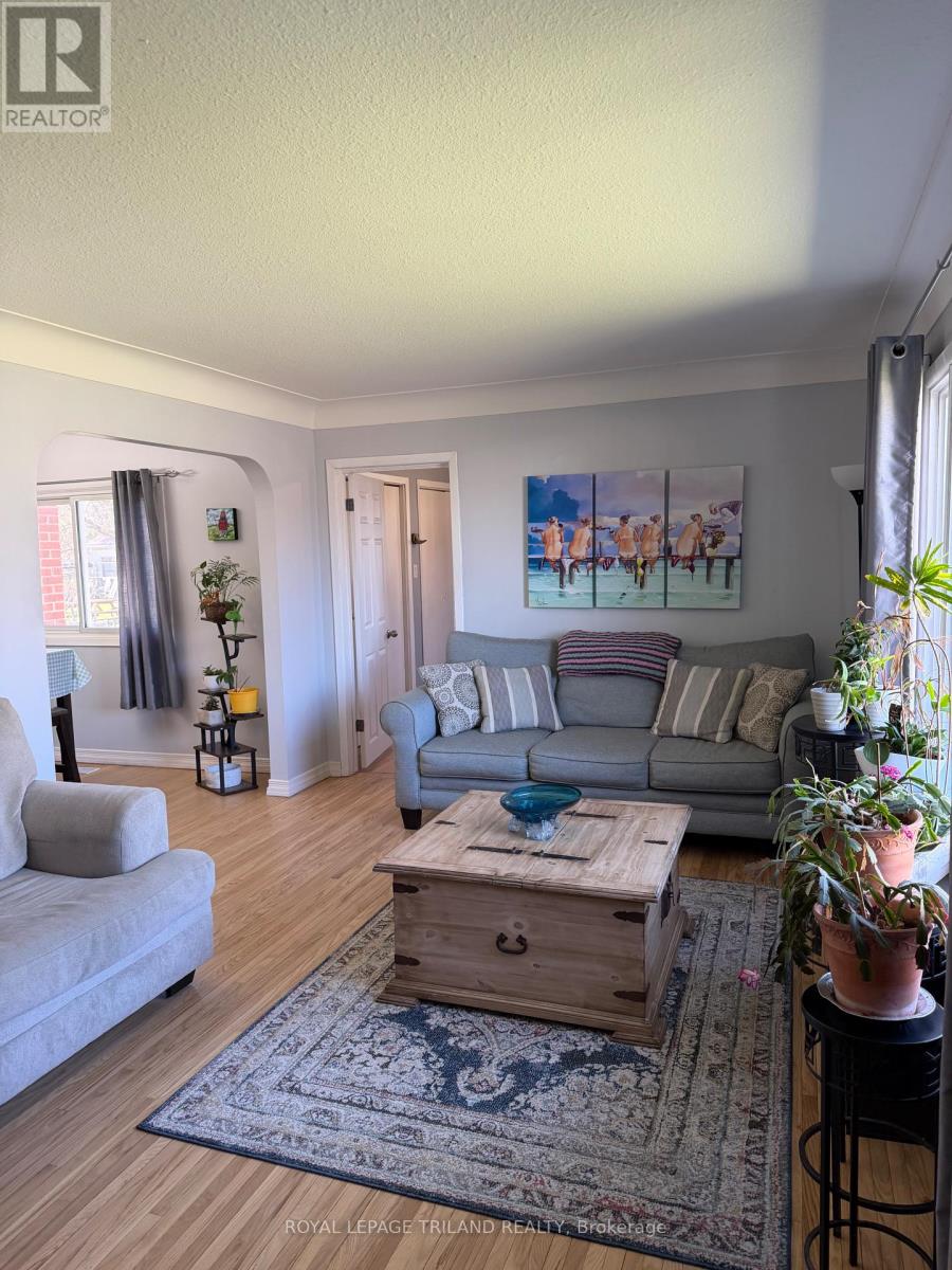 102 Steele Street, St. Thomas, Ontario  N5R 2Y5 - Photo 4 - X12825930