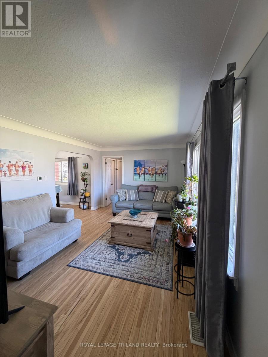 102 Steele Street, St. Thomas, Ontario  N5R 2Y5 - Photo 5 - X12825930