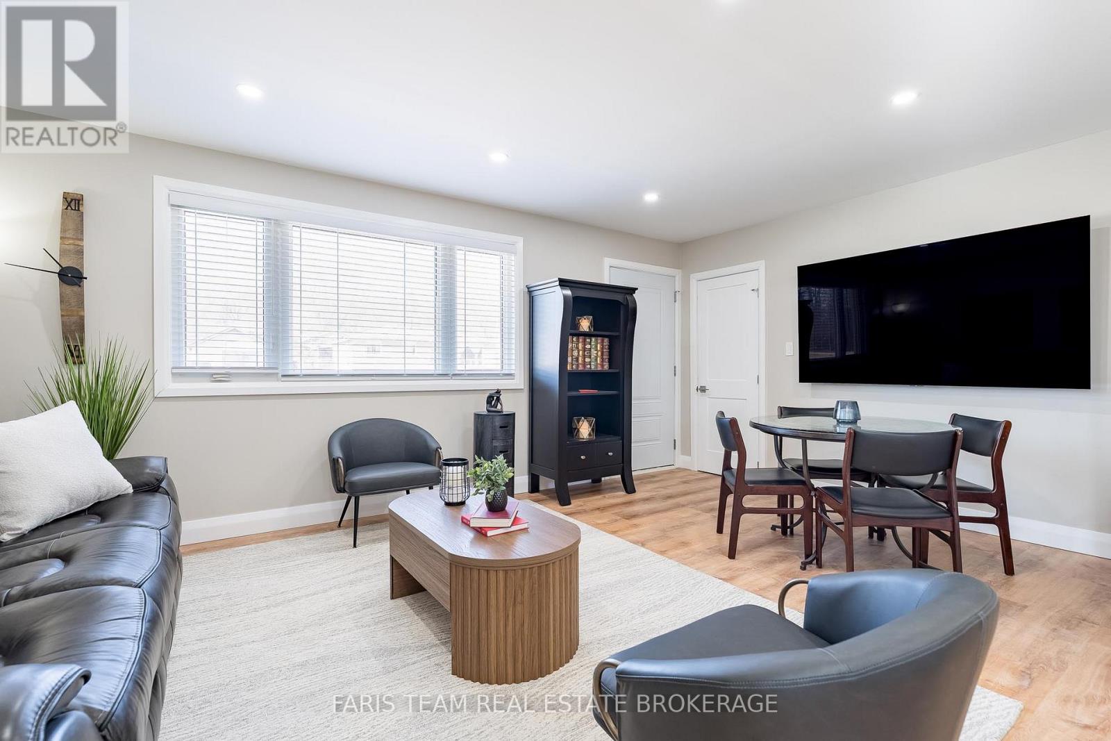 655 Fourth Avenue, Tay, Ontario  L0K 1R0 - Photo 10 - S12981010