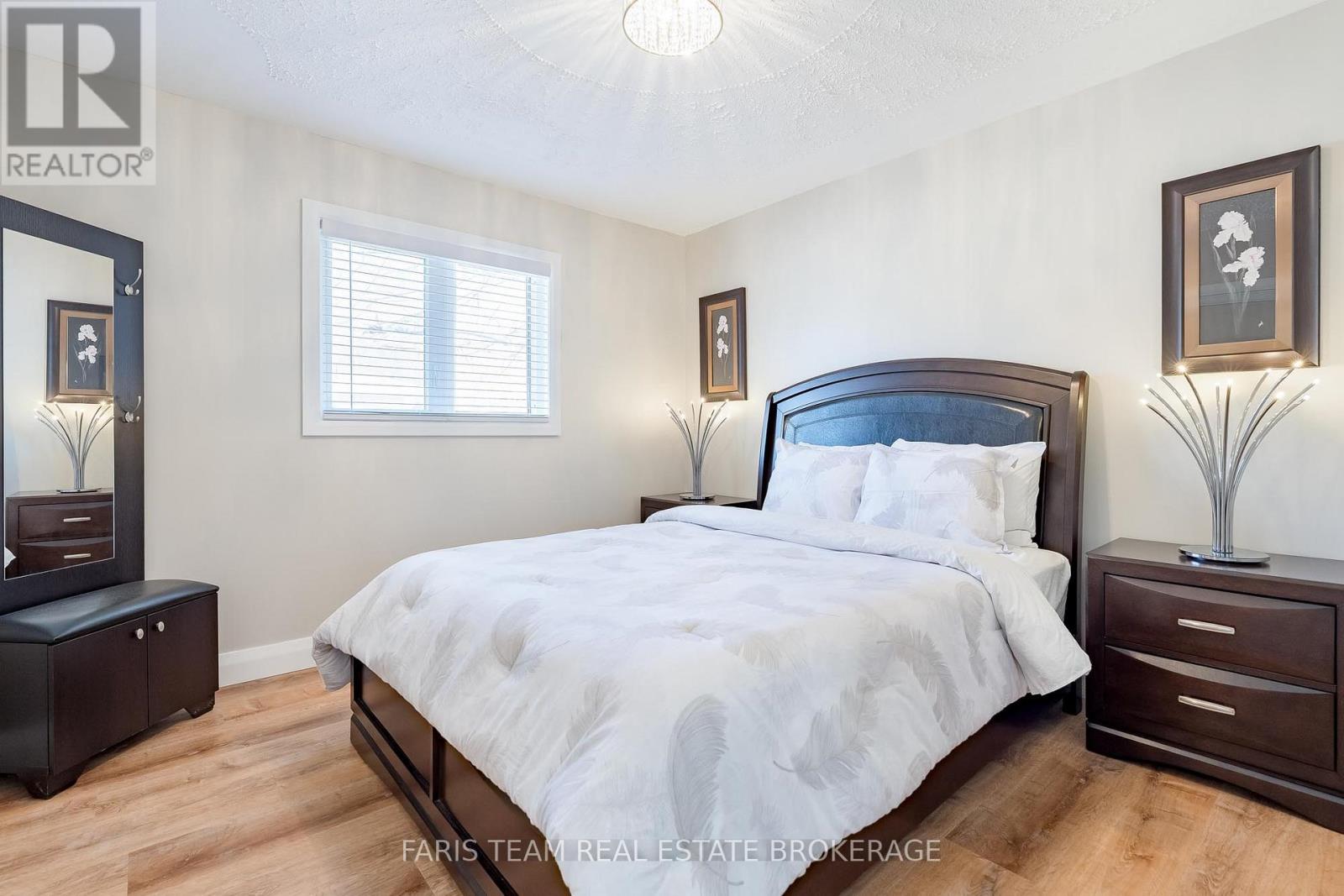 655 Fourth Avenue, Tay, Ontario  L0K 1R0 - Photo 13 - S12981010