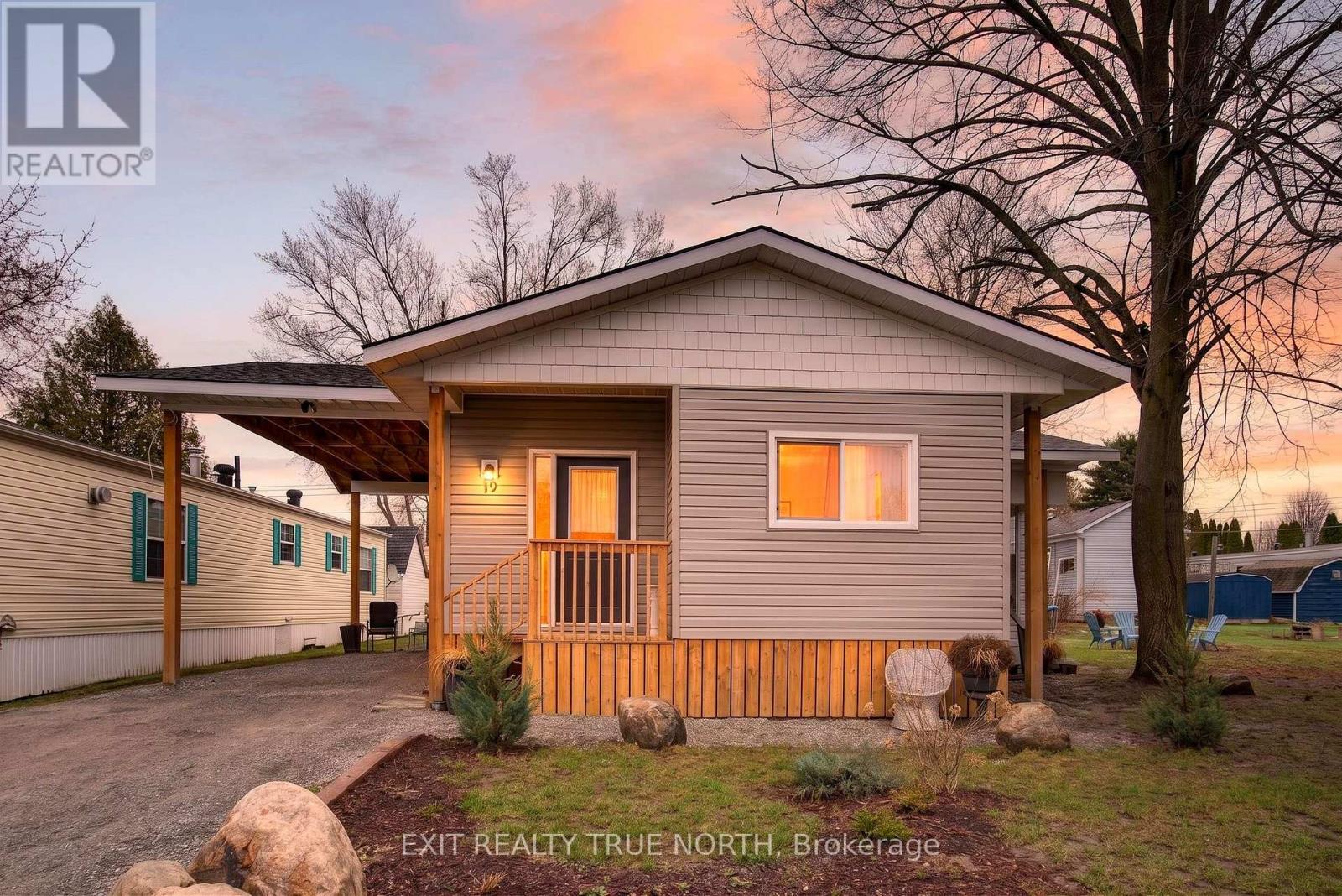 19 Vic's Road, Midland, Ontario  L4R 0B9 - Photo 1 - S13013734