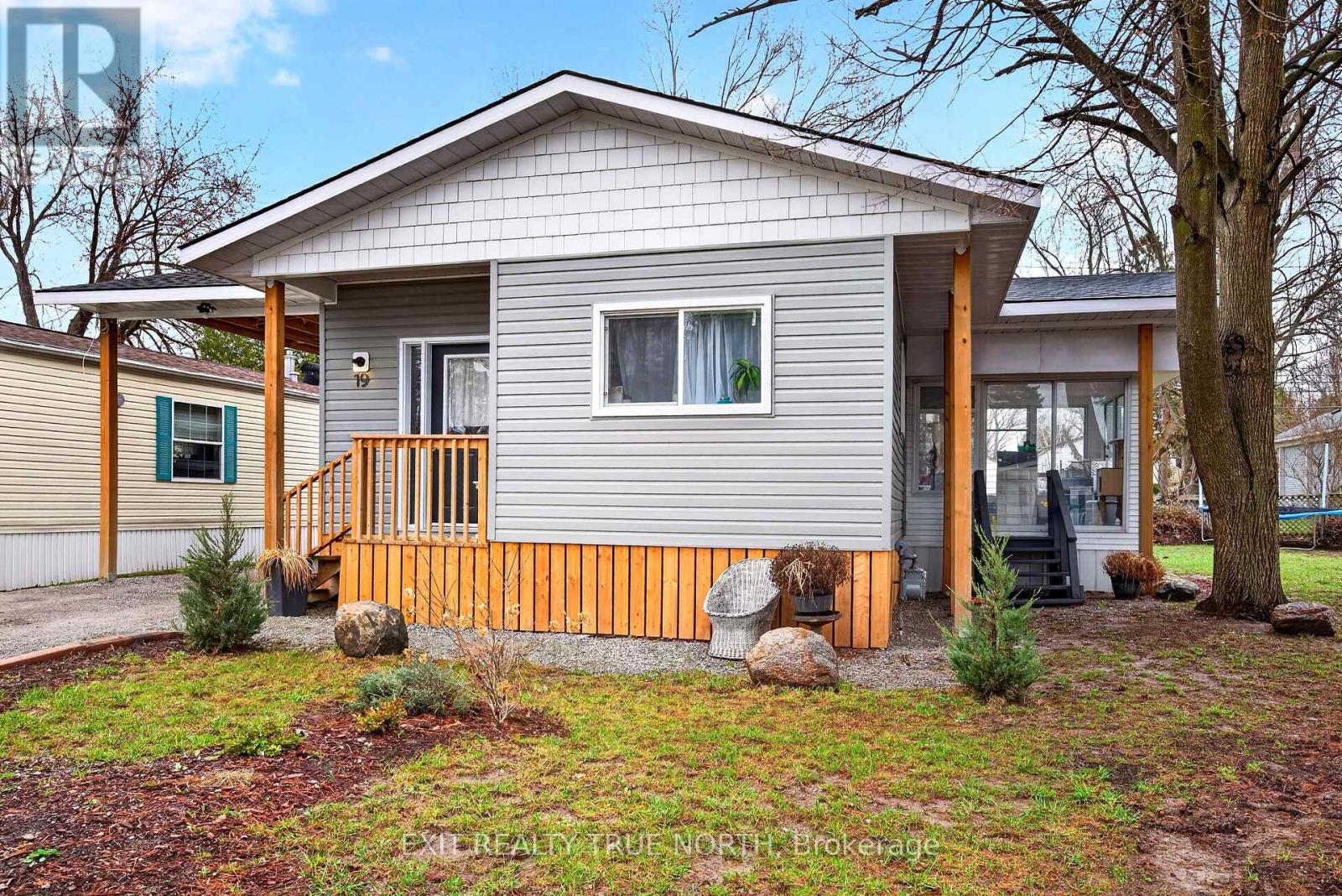 19 Vic's Road, Midland, Ontario  L4R 0B9 - Photo 2 - S13013734