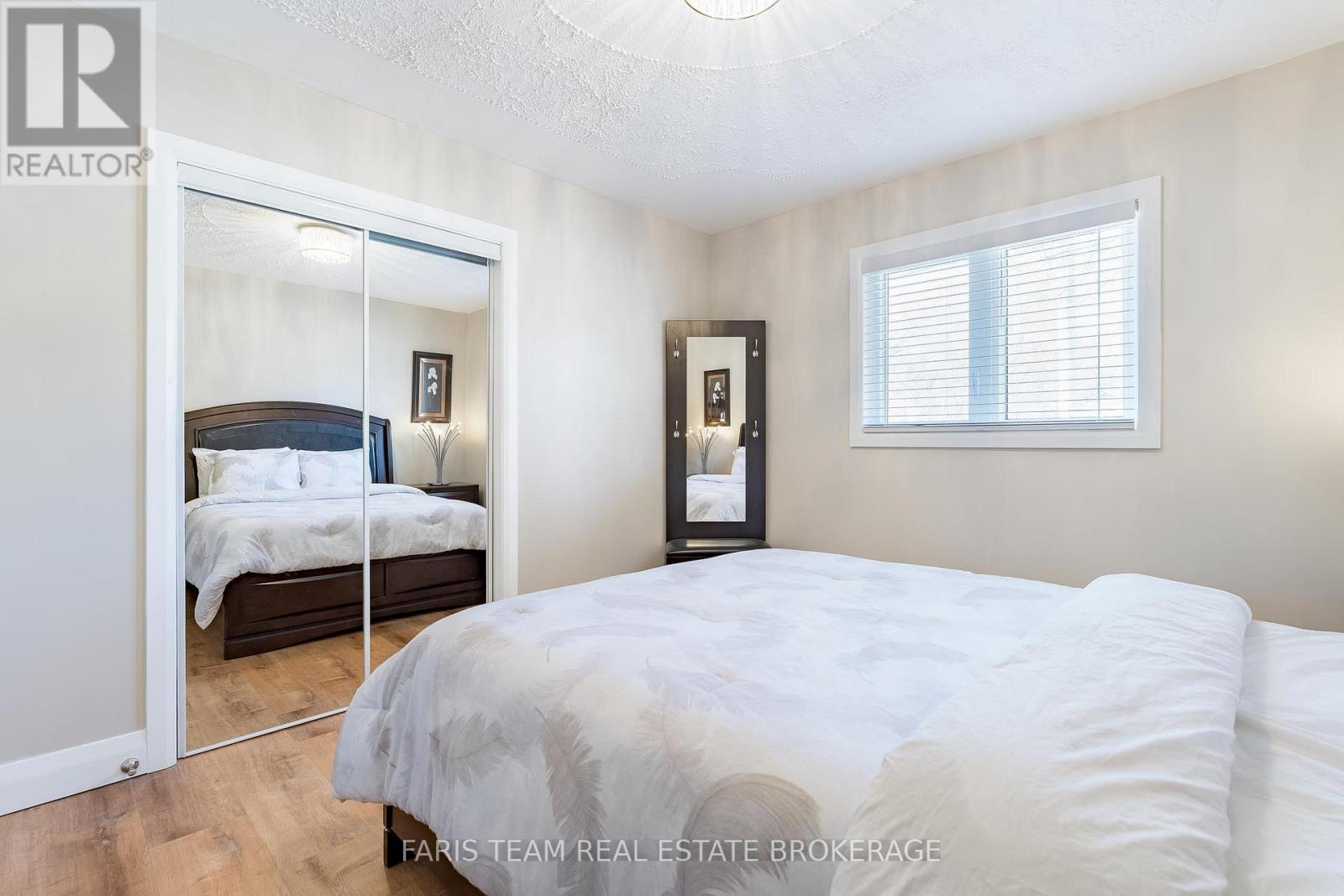 655 Fourth Avenue, Tay, Ontario  L0K 1R0 - Photo 14 - S12981010