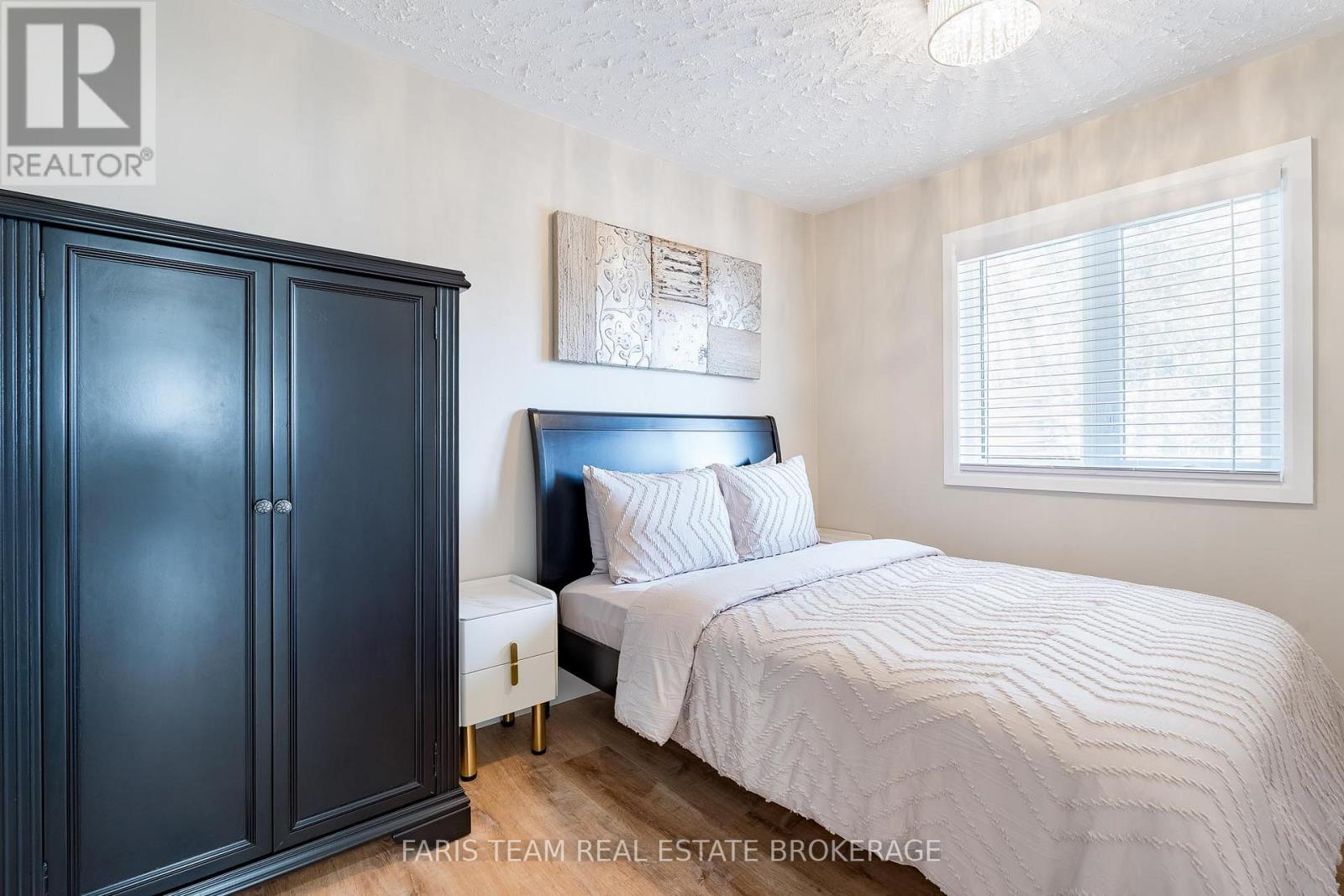 655 Fourth Avenue, Tay, Ontario  L0K 1R0 - Photo 15 - S12981010