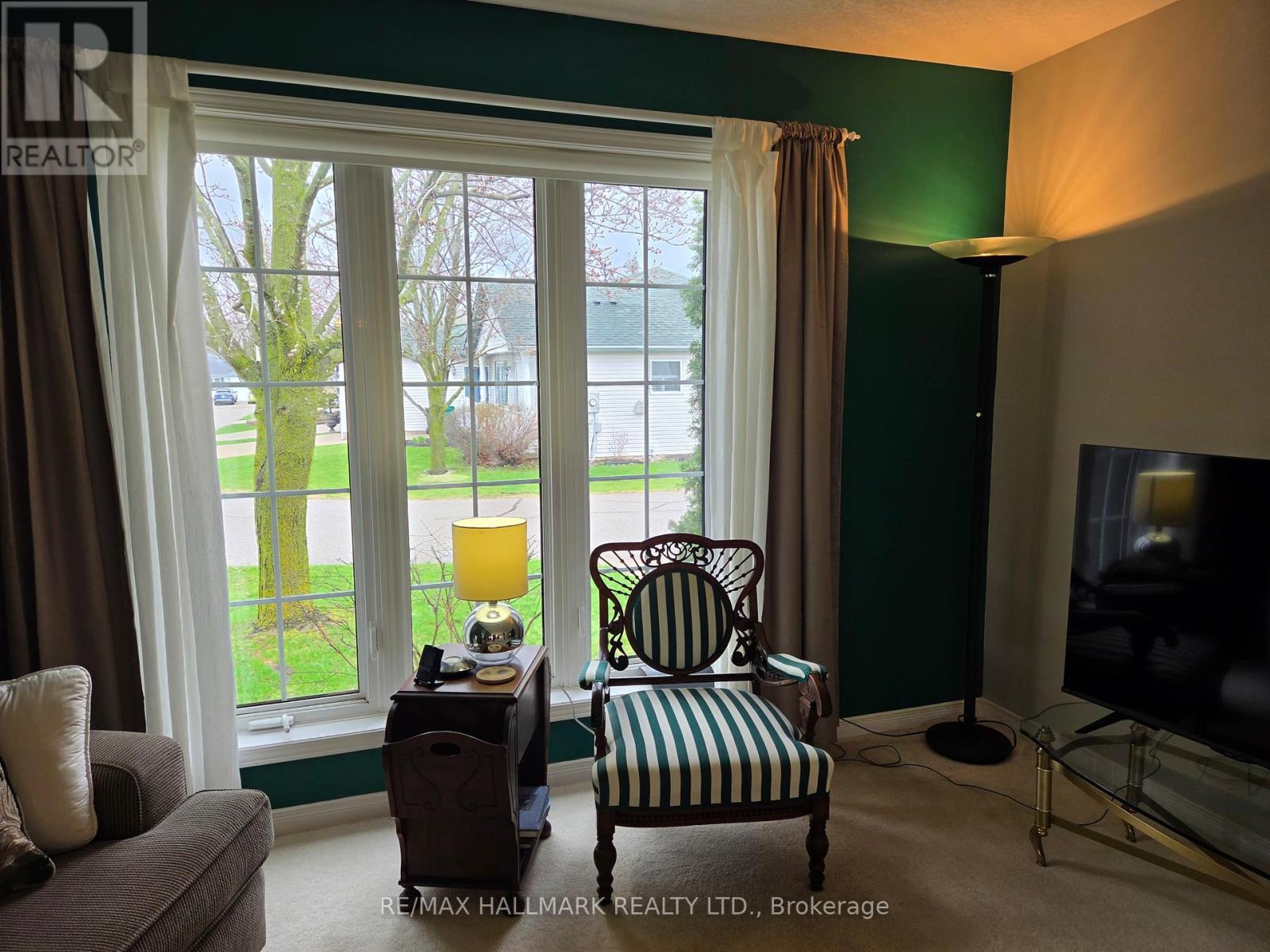 8 Greenfield Place, Wilmot, Ontario  N3A 2G6 - Photo 6 - X13012316