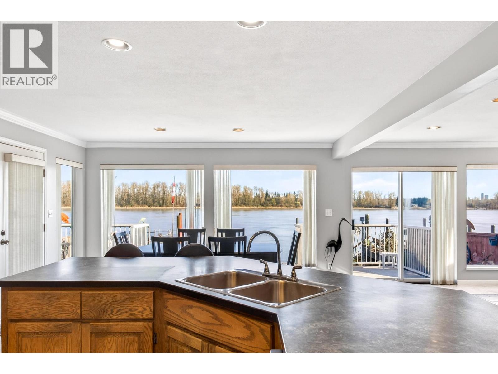 20346 Wharf Street, Maple Ridge, British Columbia  V2X 1Z3 - Photo 11 - R3110255