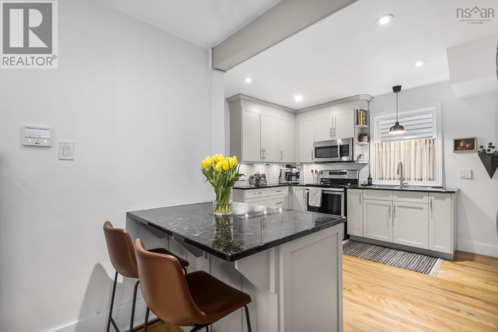 2582 Elm Street, Halifax, Nova Scotia  B3L 2Y4 - Photo 12 - 202606395