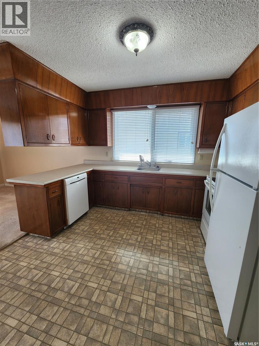 503 1st Avenue E, Lampman, Saskatchewan  S0C 1N0 - Photo 10 - SK033112