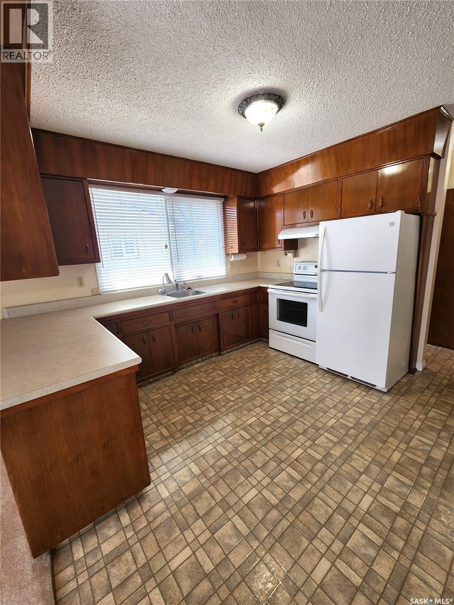 503 1st Avenue E, Lampman, Saskatchewan  S0C 1N0 - Photo 11 - SK033112