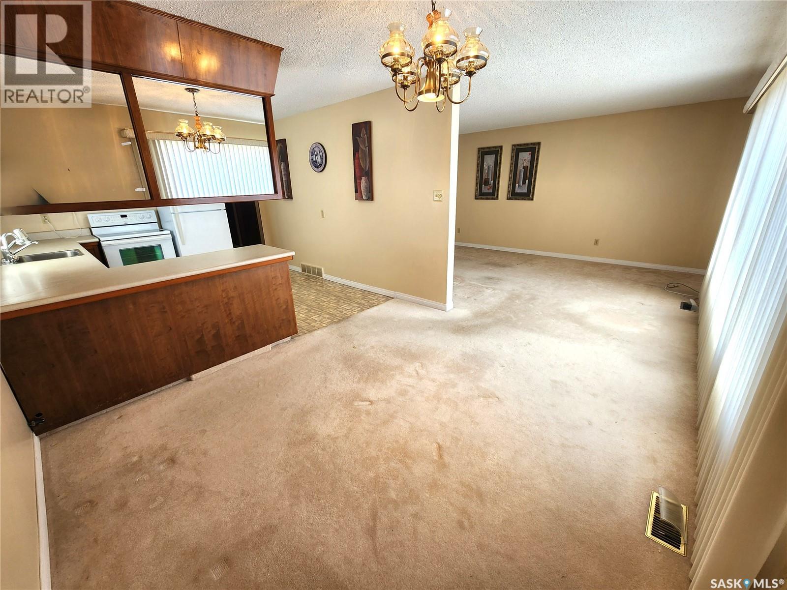 503 1st Avenue E, Lampman, Saskatchewan  S0C 1N0 - Photo 13 - SK033112