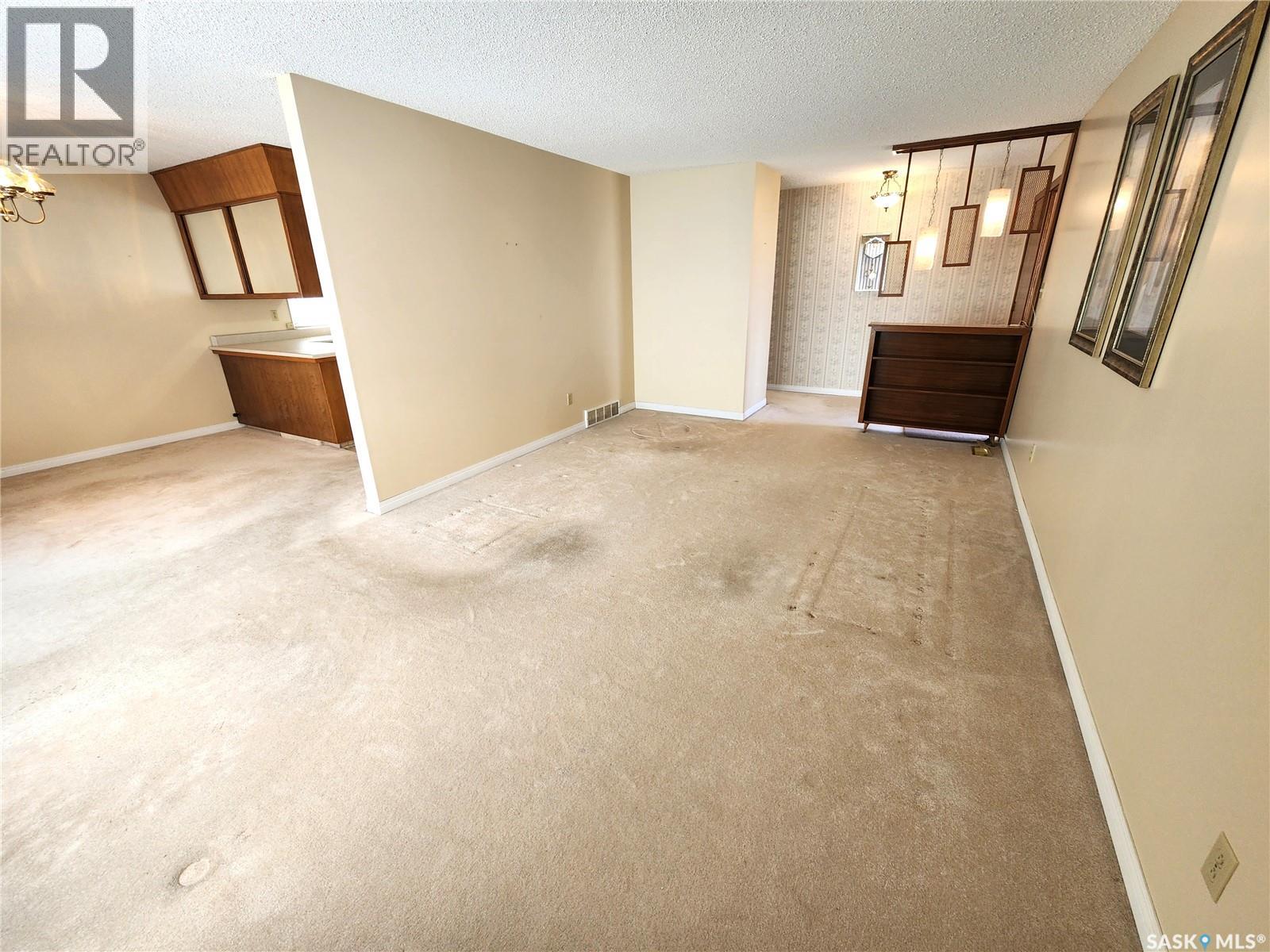 503 1st Avenue E, Lampman, Saskatchewan  S0C 1N0 - Photo 17 - SK033112