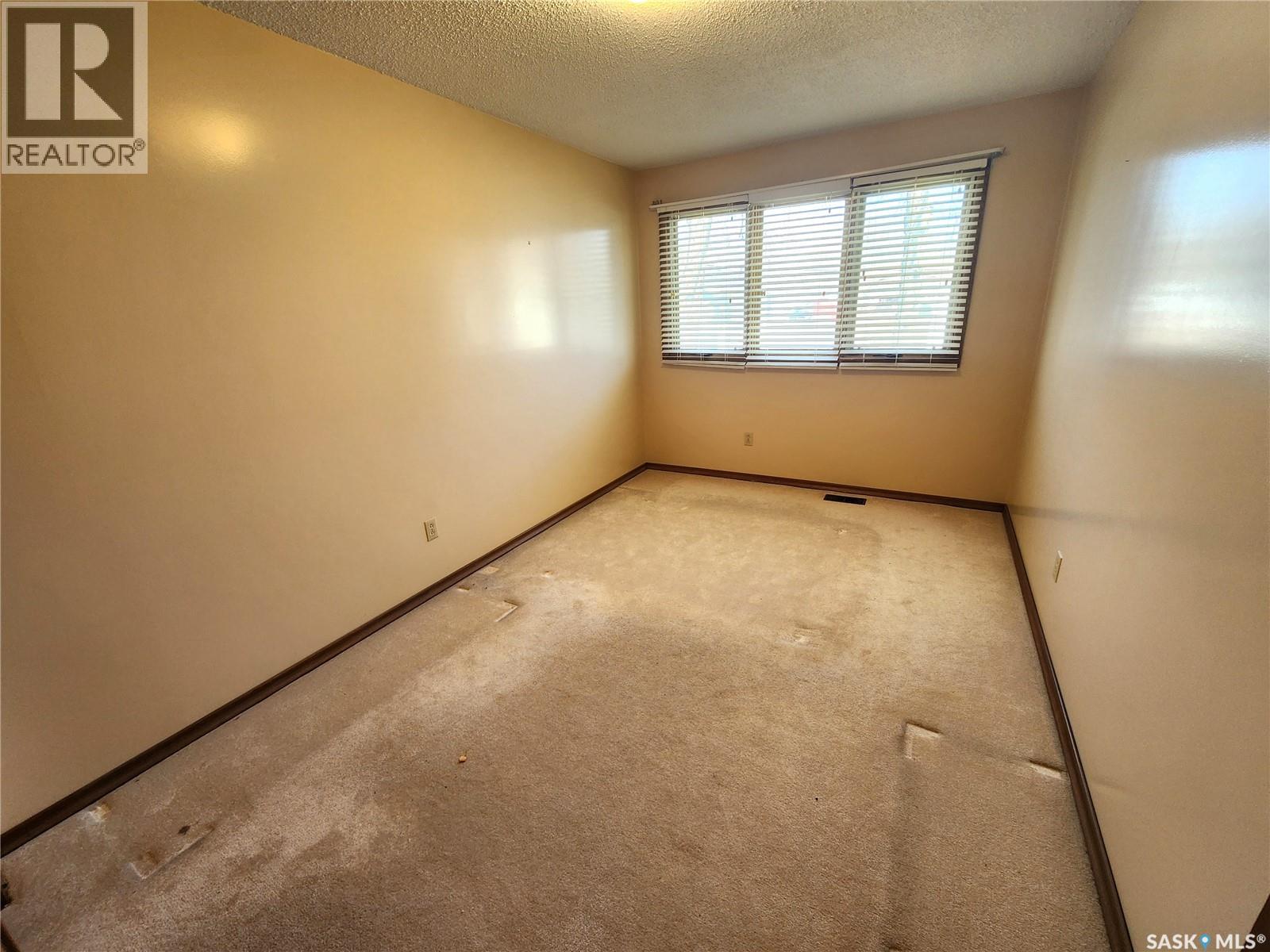 503 1st Avenue E, Lampman, Saskatchewan  S0C 1N0 - Photo 26 - SK033112