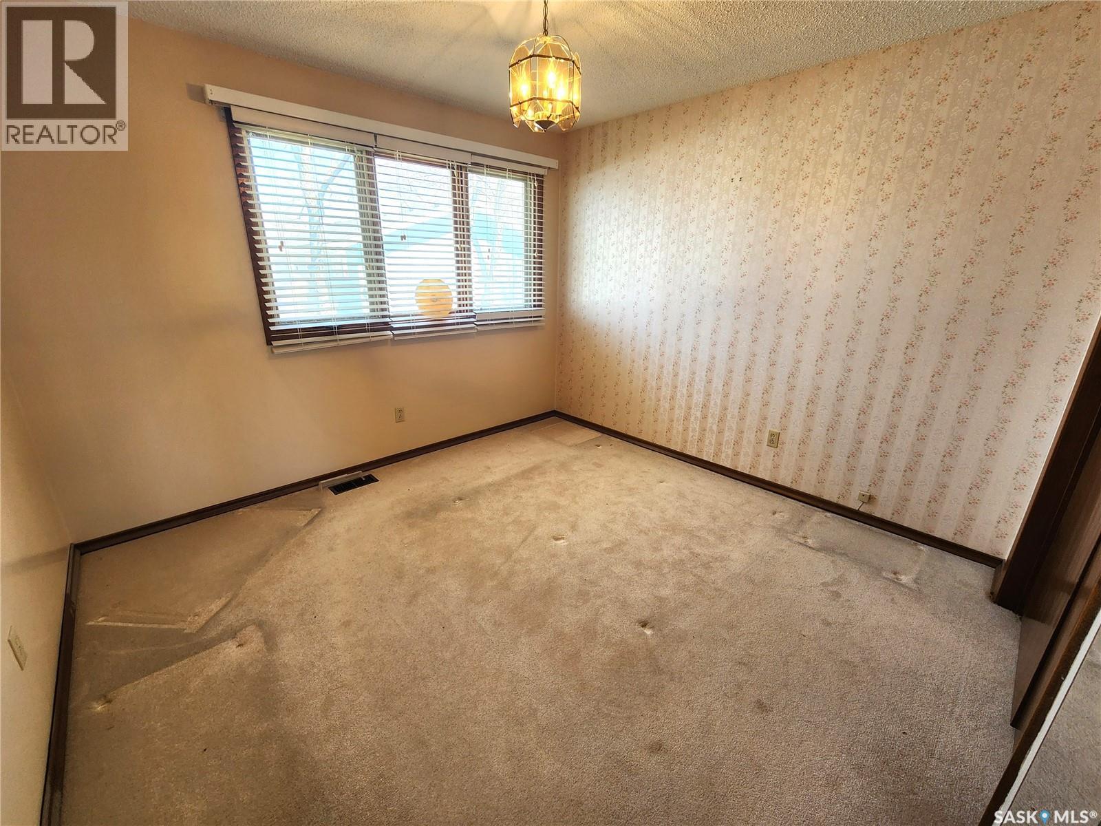 503 1st Avenue E, Lampman, Saskatchewan  S0C 1N0 - Photo 27 - SK033112