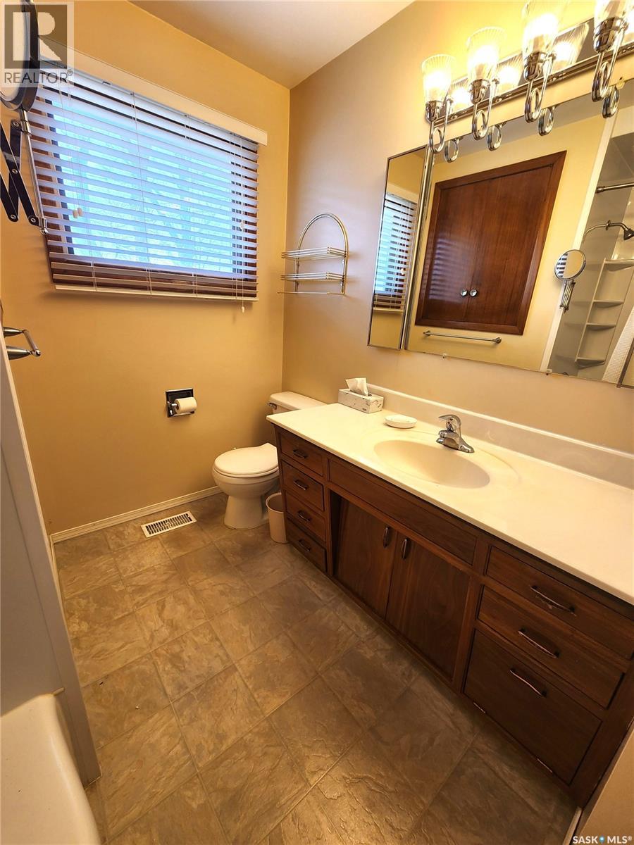 503 1st Avenue E, Lampman, Saskatchewan  S0C 1N0 - Photo 29 - SK033112