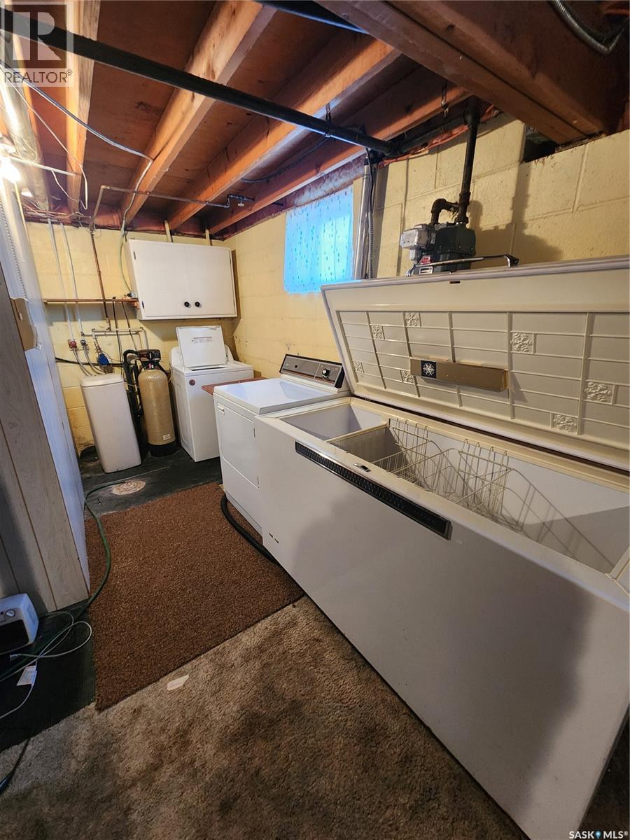 503 1st Avenue E, Lampman, Saskatchewan  S0C 1N0 - Photo 39 - SK033112