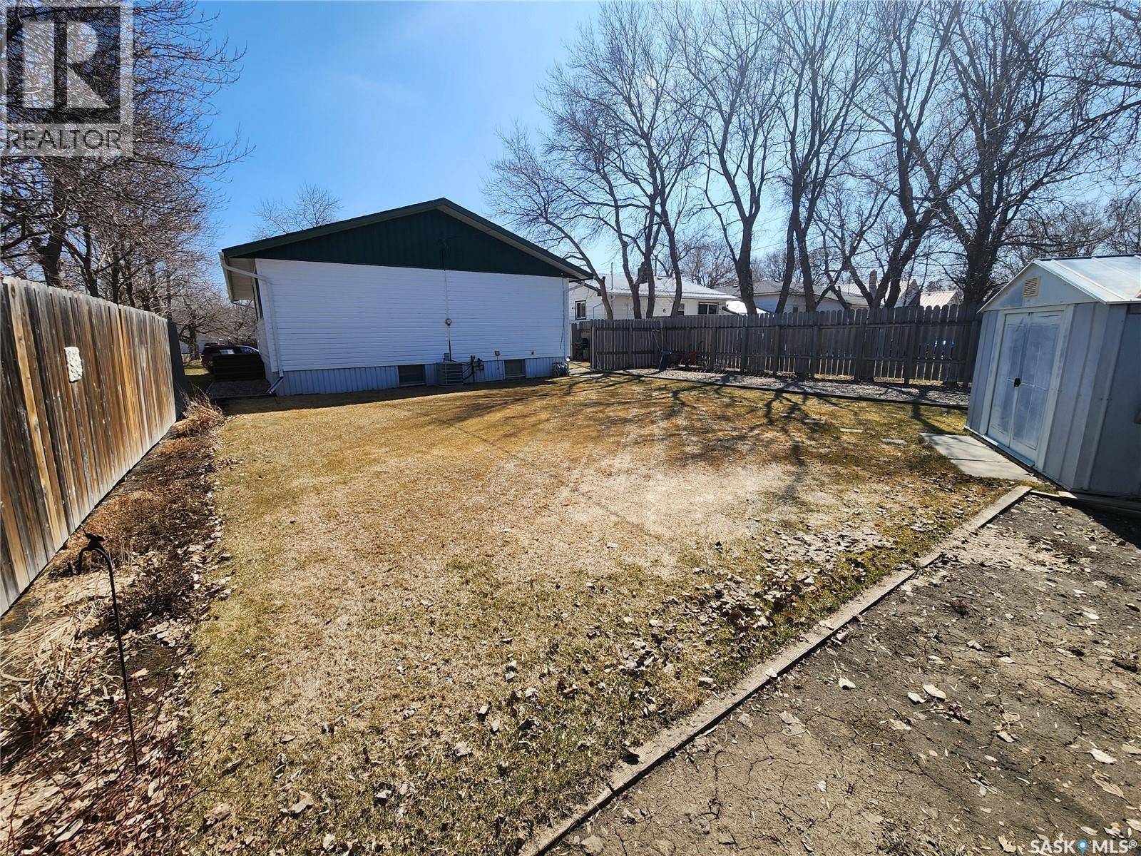 503 1st Avenue E, Lampman, Saskatchewan  S0C 1N0 - Photo 43 - SK033112