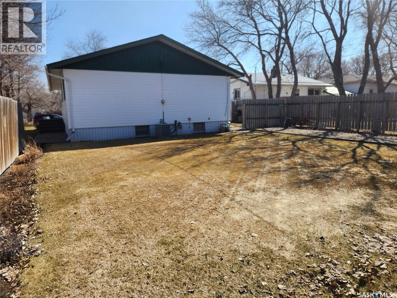 503 1st Avenue E, Lampman, Saskatchewan  S0C 1N0 - Photo 44 - SK033112