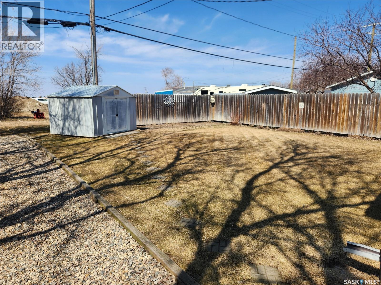 503 1st Avenue E, Lampman, Saskatchewan  S0C 1N0 - Photo 45 - SK033112